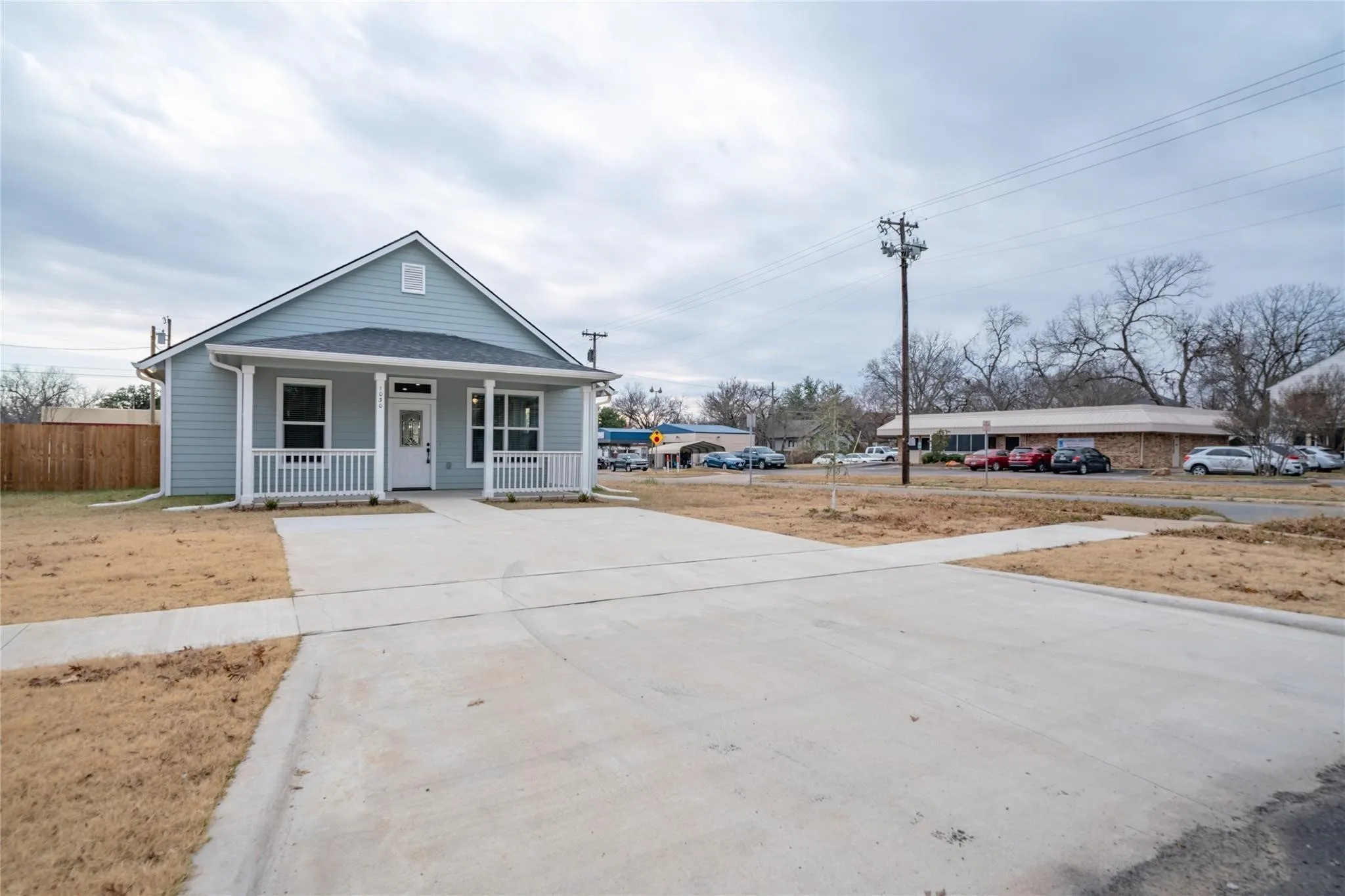Single Family Residence For Rent in Grayson County , 1030 W Gandy, Denison, Texas 75020, 3 Bedroom, 2 Bathroom, Garage spaces, 1,277 Sqft, built in 2018, mls#21374255, Real Estate Agent in Denison, Homes For Rent in Grayson county, Homes For Rent in Denison, Realtor in Denison Texas, Real Estate Brokerage Independent Realty Texas, Luminita Cordes Realtor