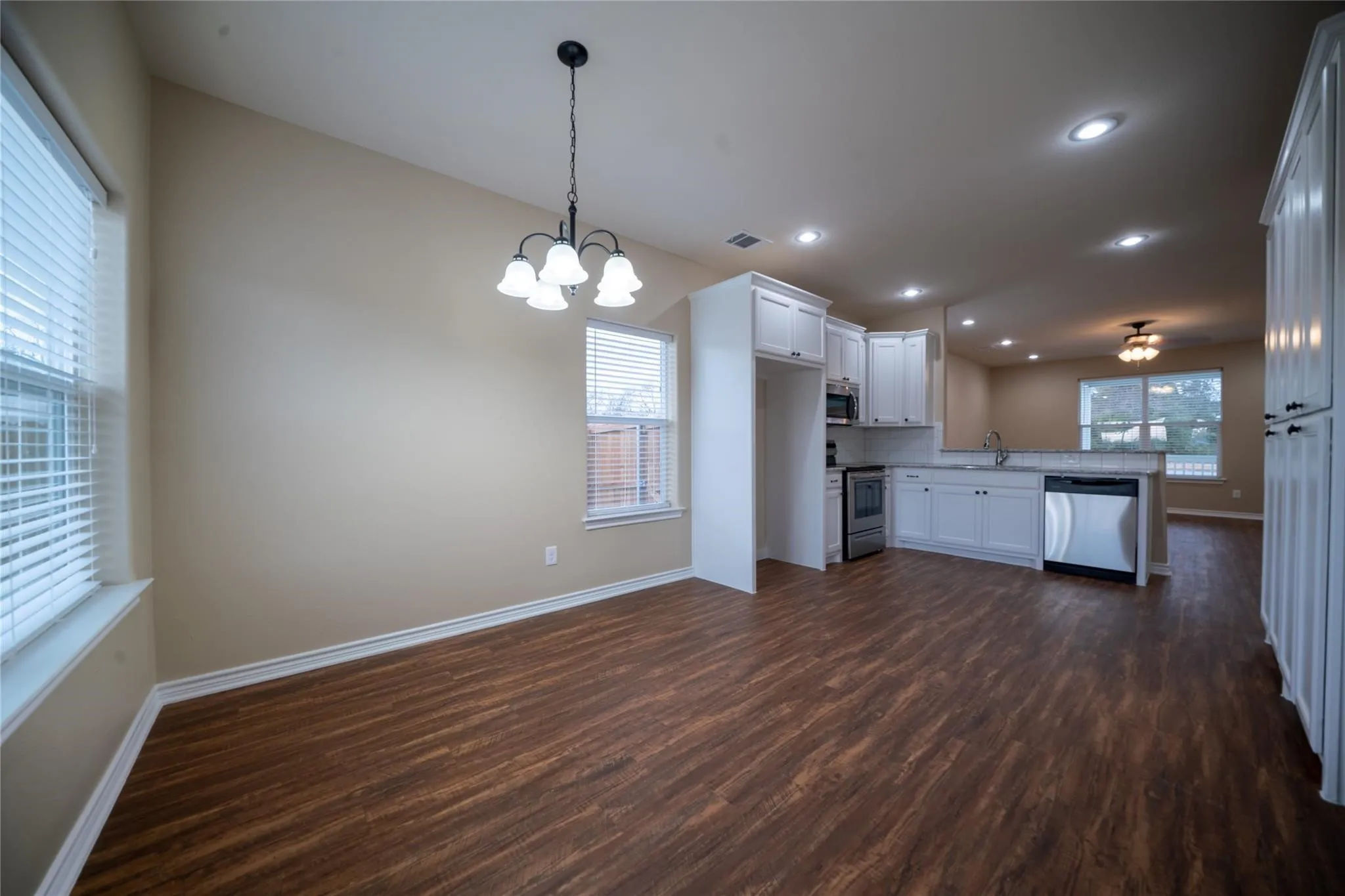 Single Family Residence For Rent in Grayson County , 1030 W Gandy, Denison, Texas 75020, 3 Bedroom, 2 Bathroom, Garage spaces, 1,277 Sqft, built in 2018, mls#21374255, Real Estate Agent in Denison, Homes For Rent in Grayson county, Homes For Rent in Denison, Realtor in Denison Texas, Real Estate Brokerage Independent Realty Texas, Luminita Cordes Realtor