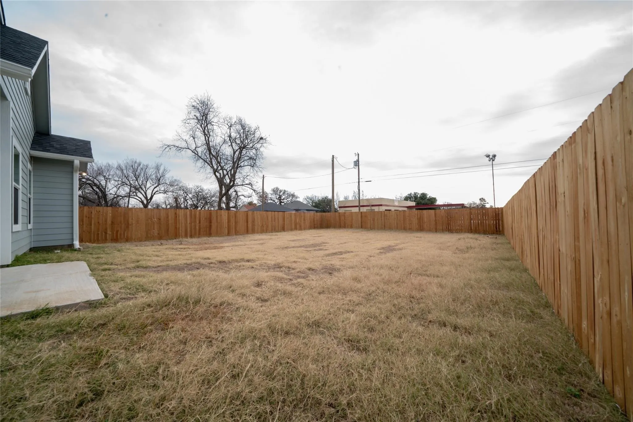 Single Family Residence For Rent in Grayson County , 1030 W Gandy, Denison, Texas 75020, 3 Bedroom, 2 Bathroom, Garage spaces, 1,277 Sqft, built in 2018, mls#21374255, Real Estate Agent in Denison, Homes For Rent in Grayson county, Homes For Rent in Denison, Realtor in Denison Texas, Real Estate Brokerage Independent Realty Texas, Luminita Cordes Realtor