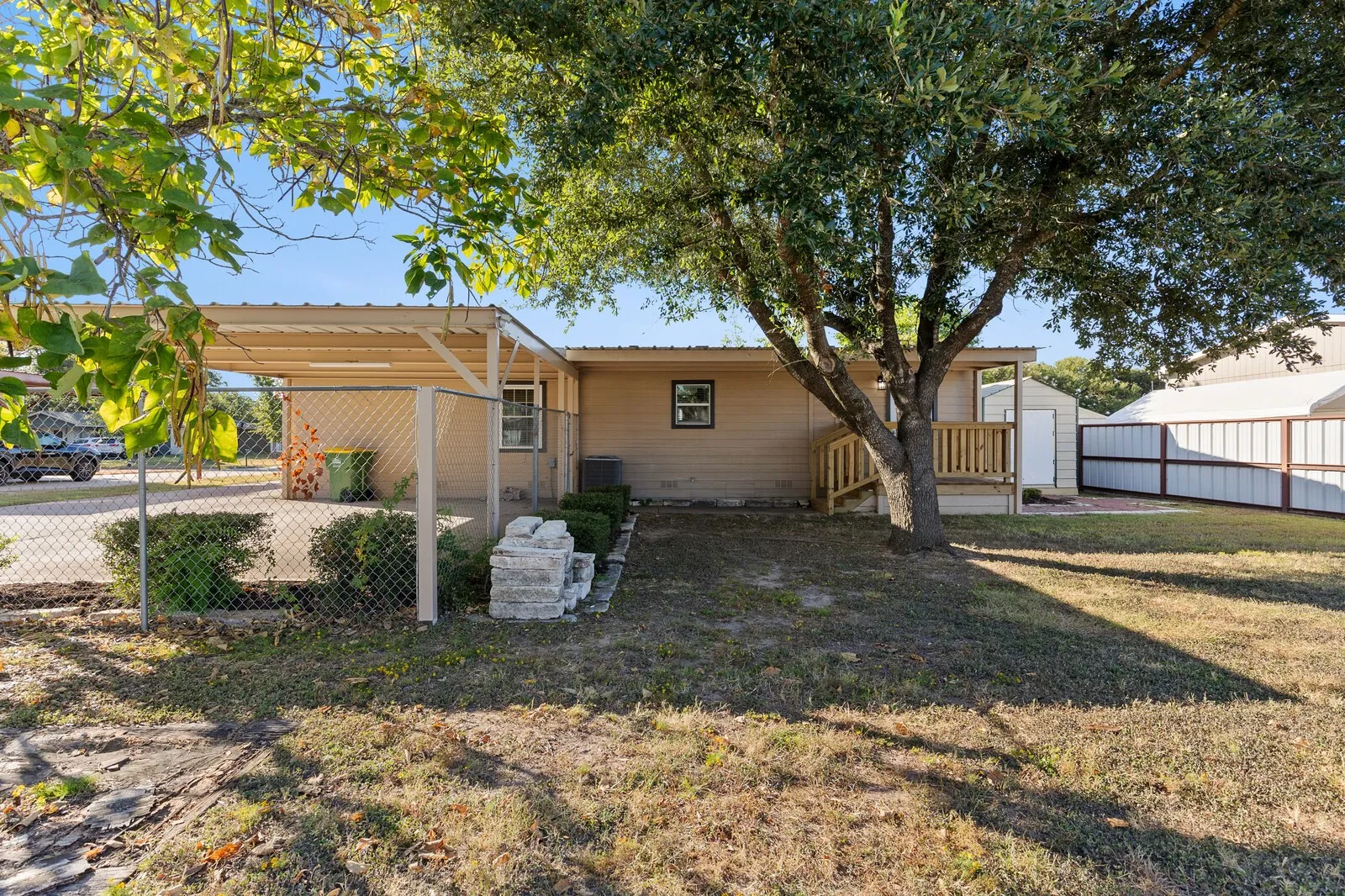 Manufactured Home For Sale in Mc Lennan County , 4514 Circle C Drive, Bellmead, Texas 76705, 3 Bedroom, 2 Bathroom, Garage spaces, 1,440 Sqft, built in 2002, mls#21359768, Real Estate Agent in Bellmead, Homes For Sale in Mc Lennan county, Homes For Sale in Bellmead, Realtor in Bellmead Texas, Real Estate Brokerage Independent Realty Texas, Luminita Cordes Realtor