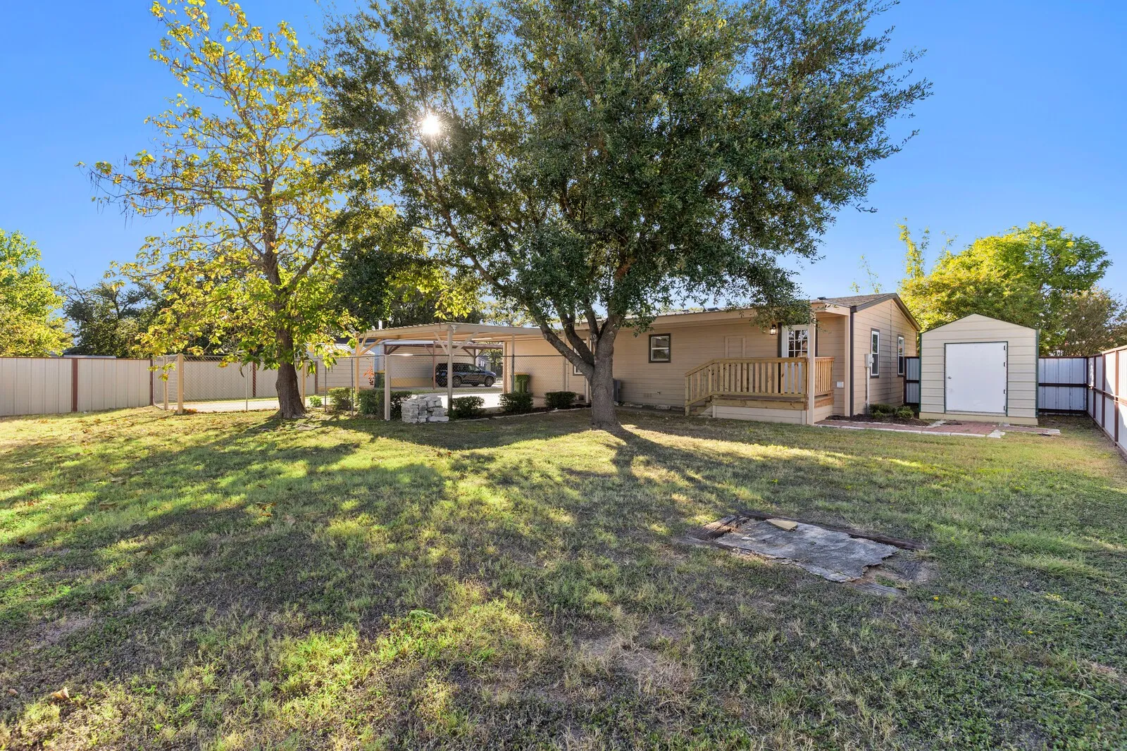 Manufactured Home For Sale in Mc Lennan County , 4514 Circle C Drive, Bellmead, Texas 76705, 3 Bedroom, 2 Bathroom, Garage spaces, 1,440 Sqft, built in 2002, mls#21359768, Real Estate Agent in Bellmead, Homes For Sale in Mc Lennan county, Homes For Sale in Bellmead, Realtor in Bellmead Texas, Real Estate Brokerage Independent Realty Texas, Luminita Cordes Realtor