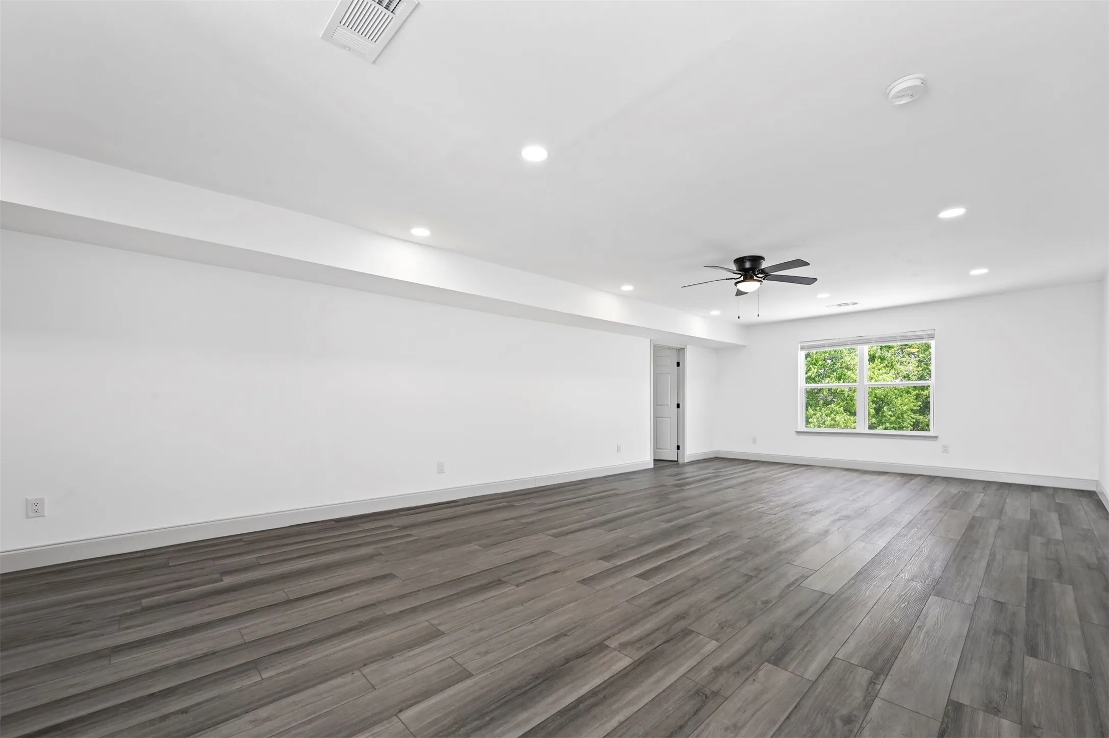 Single Family Residence For Rent in Wise County , 158 Lakeshore Drive, Runaway Bay, Texas 76426, 5 Bedroom, 4 Bathroom, Garage spaces, 2,870 Sqft, built in 1989, mls#21374182, Real Estate Agent in Runaway Bay, Homes For Rent in Wise county, Homes For Rent in Runaway Bay, Realtor in Runaway Bay Texas, Real Estate Brokerage Independent Realty Texas, Luminita Cordes Realtor
