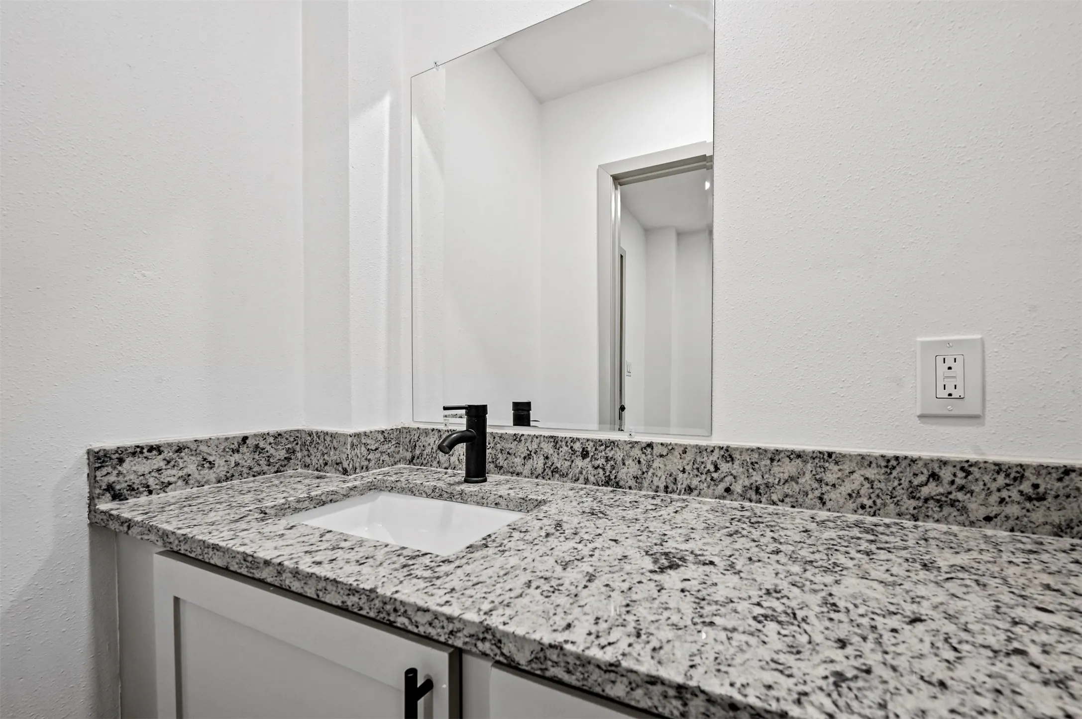 Single Family Residence For Rent in Wise County , 158 Lakeshore Drive, Runaway Bay, Texas 76426, 5 Bedroom, 4 Bathroom, Garage spaces, 2,870 Sqft, built in 1989, mls#21374182, Real Estate Agent in Runaway Bay, Homes For Rent in Wise county, Homes For Rent in Runaway Bay, Realtor in Runaway Bay Texas, Real Estate Brokerage Independent Realty Texas, Luminita Cordes Realtor
