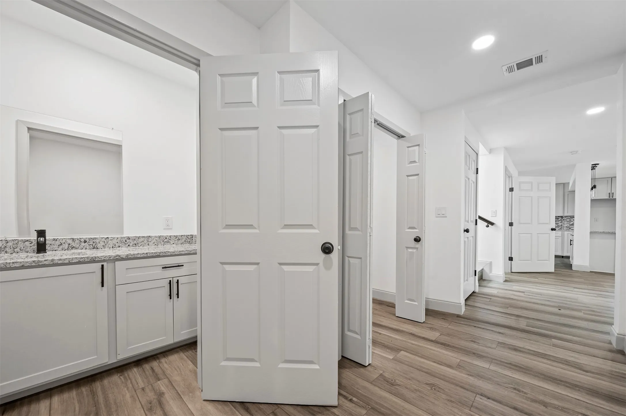 Single Family Residence For Rent in Wise County , 158 Lakeshore Drive, Runaway Bay, Texas 76426, 5 Bedroom, 4 Bathroom, Garage spaces, 2,870 Sqft, built in 1989, mls#21374182, Real Estate Agent in Runaway Bay, Homes For Rent in Wise county, Homes For Rent in Runaway Bay, Realtor in Runaway Bay Texas, Real Estate Brokerage Independent Realty Texas, Luminita Cordes Realtor