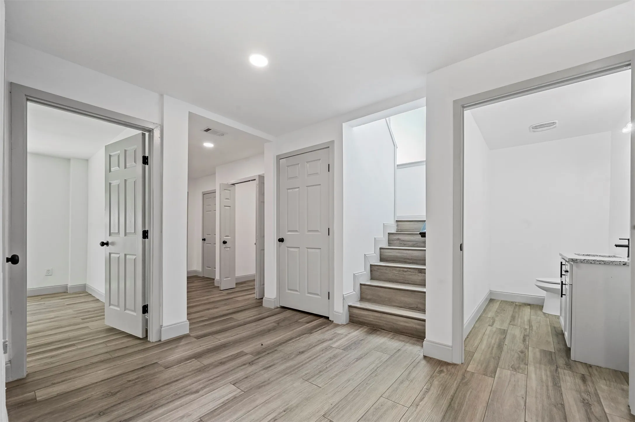Single Family Residence For Rent in Wise County , 158 Lakeshore Drive, Runaway Bay, Texas 76426, 5 Bedroom, 4 Bathroom, Garage spaces, 2,870 Sqft, built in 1989, mls#21374182, Real Estate Agent in Runaway Bay, Homes For Rent in Wise county, Homes For Rent in Runaway Bay, Realtor in Runaway Bay Texas, Real Estate Brokerage Independent Realty Texas, Luminita Cordes Realtor