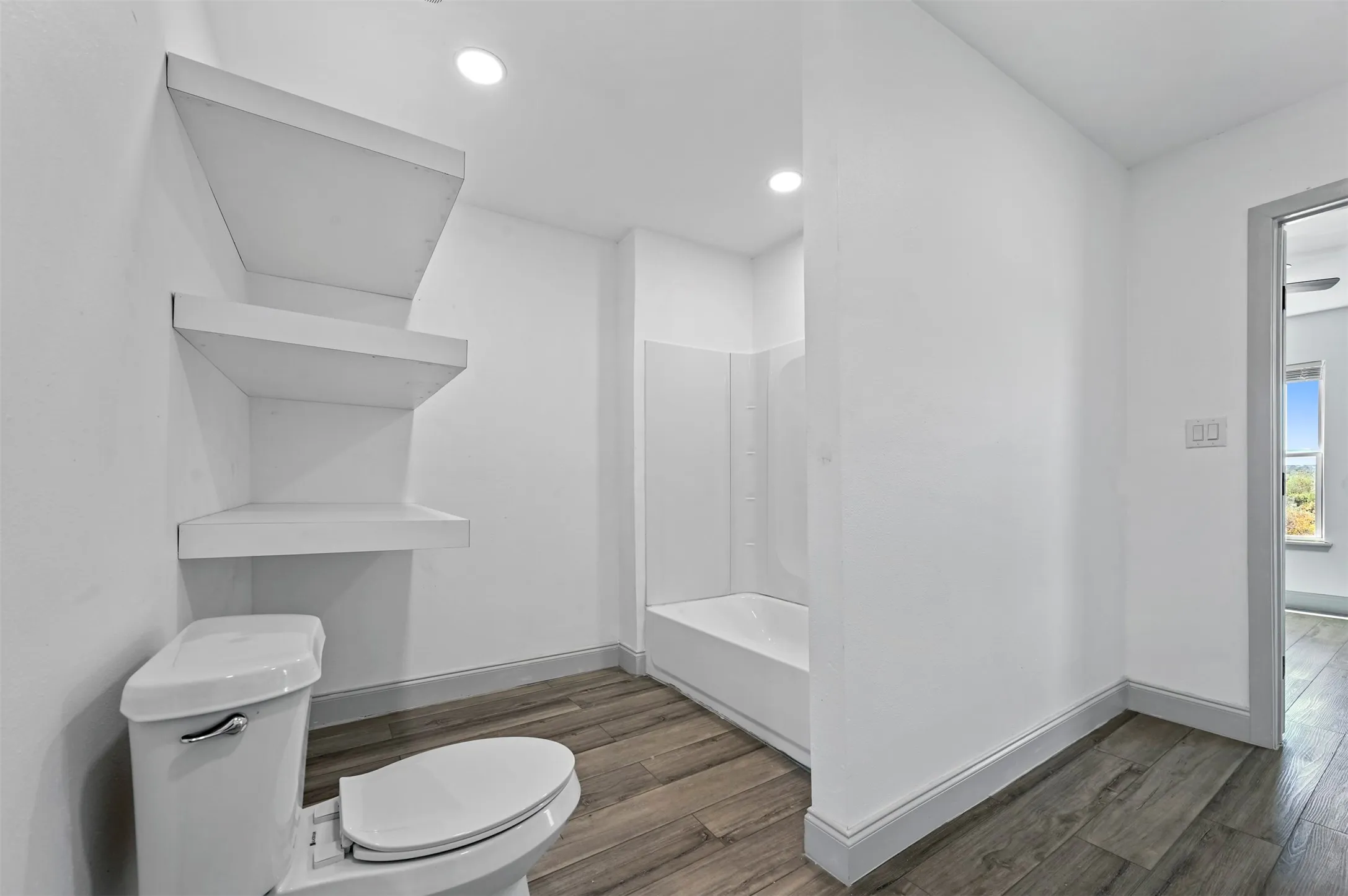 Single Family Residence For Rent in Wise County , 158 Lakeshore Drive, Runaway Bay, Texas 76426, 5 Bedroom, 4 Bathroom, Garage spaces, 2,870 Sqft, built in 1989, mls#21374182, Real Estate Agent in Runaway Bay, Homes For Rent in Wise county, Homes For Rent in Runaway Bay, Realtor in Runaway Bay Texas, Real Estate Brokerage Independent Realty Texas, Luminita Cordes Realtor