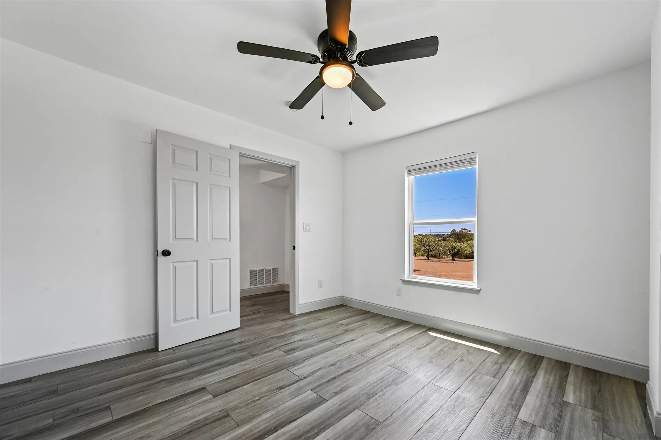 Single Family Residence For Rent in Wise County , 158 Lakeshore Drive, Runaway Bay, Texas 76426, 5 Bedroom, 4 Bathroom, Garage spaces, 2,870 Sqft, built in 1989, mls#21374182, Real Estate Agent in Runaway Bay, Homes For Rent in Wise county, Homes For Rent in Runaway Bay, Realtor in Runaway Bay Texas, Real Estate Brokerage Independent Realty Texas, Luminita Cordes Realtor