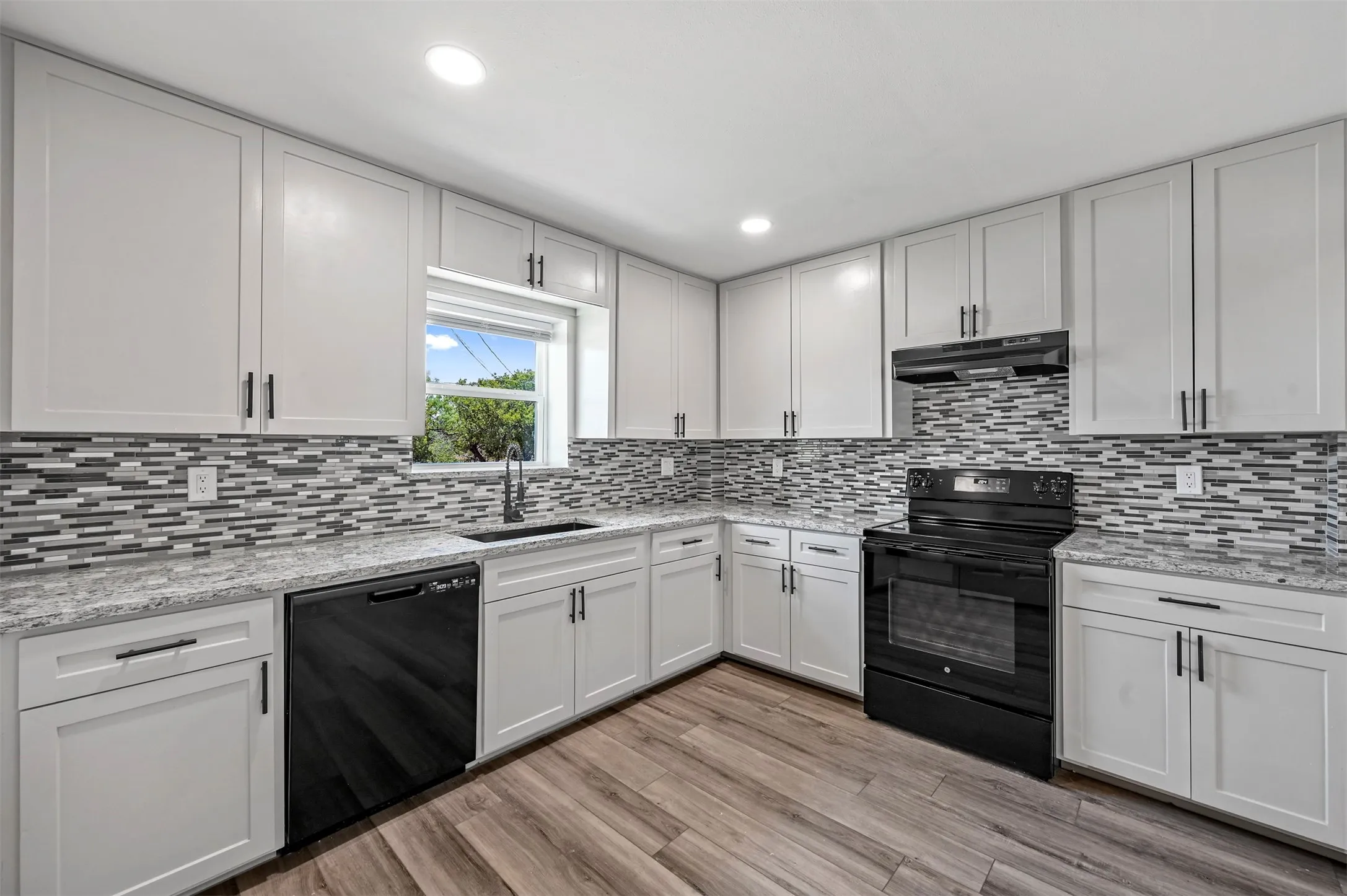 Single Family Residence For Rent in Wise County , 158 Lakeshore Drive, Runaway Bay, Texas 76426, 5 Bedroom, 4 Bathroom, Garage spaces, 2,870 Sqft, built in 1989, mls#21374182, Real Estate Agent in Runaway Bay, Homes For Rent in Wise county, Homes For Rent in Runaway Bay, Realtor in Runaway Bay Texas, Real Estate Brokerage Independent Realty Texas, Luminita Cordes Realtor