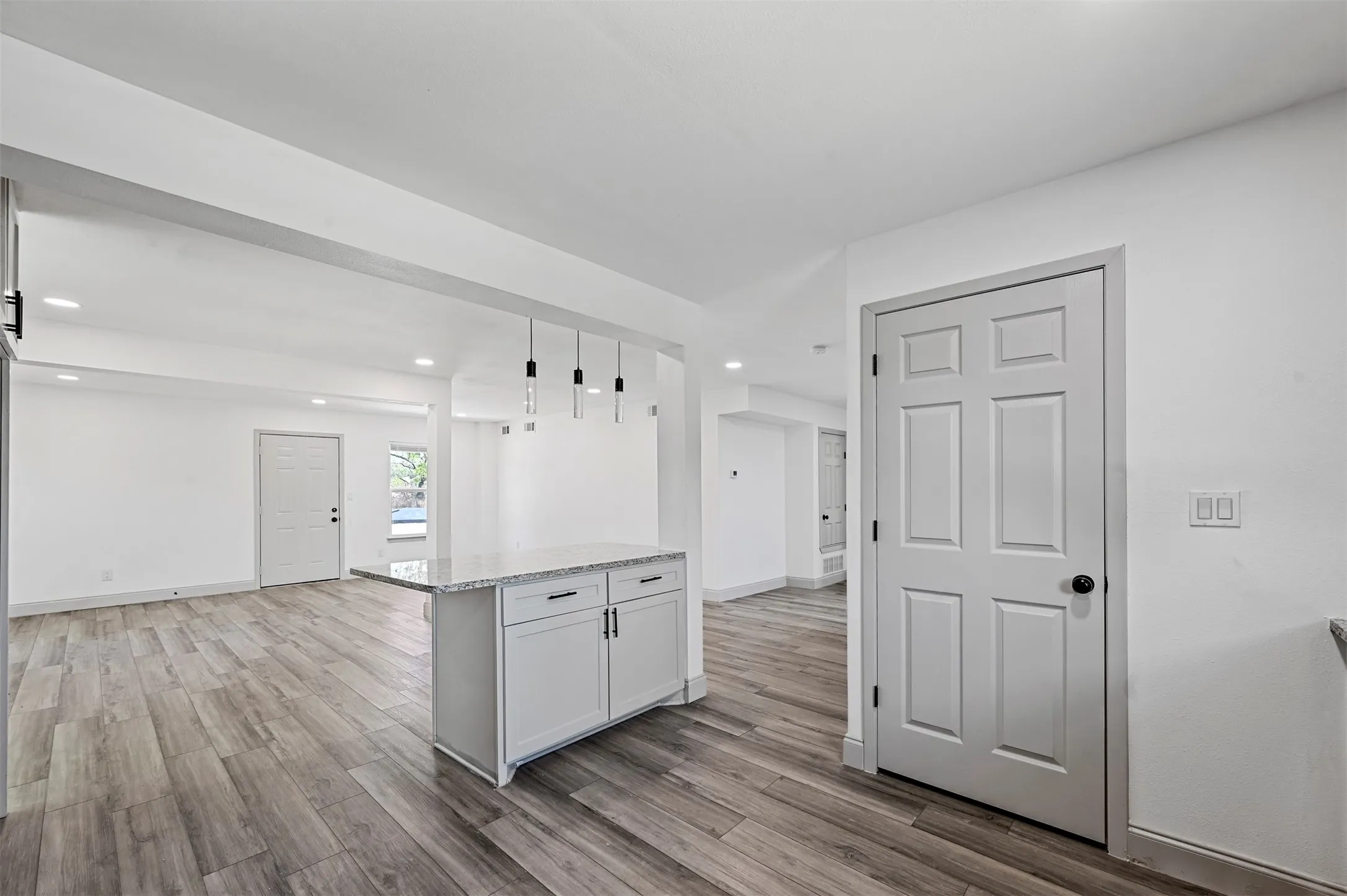 Single Family Residence For Rent in Wise County , 158 Lakeshore Drive, Runaway Bay, Texas 76426, 5 Bedroom, 4 Bathroom, Garage spaces, 2,870 Sqft, built in 1989, mls#21374182, Real Estate Agent in Runaway Bay, Homes For Rent in Wise county, Homes For Rent in Runaway Bay, Realtor in Runaway Bay Texas, Real Estate Brokerage Independent Realty Texas, Luminita Cordes Realtor