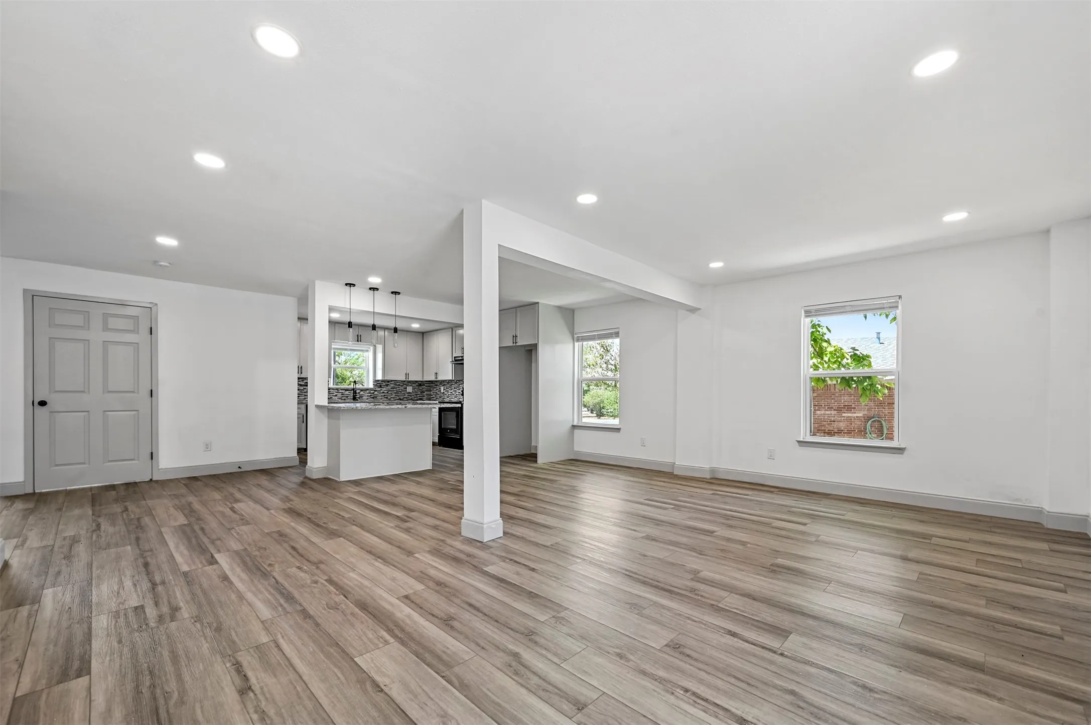 Single Family Residence For Rent in Wise County , 158 Lakeshore Drive, Runaway Bay, Texas 76426, 5 Bedroom, 4 Bathroom, Garage spaces, 2,870 Sqft, built in 1989, mls#21374182, Real Estate Agent in Runaway Bay, Homes For Rent in Wise county, Homes For Rent in Runaway Bay, Realtor in Runaway Bay Texas, Real Estate Brokerage Independent Realty Texas, Luminita Cordes Realtor