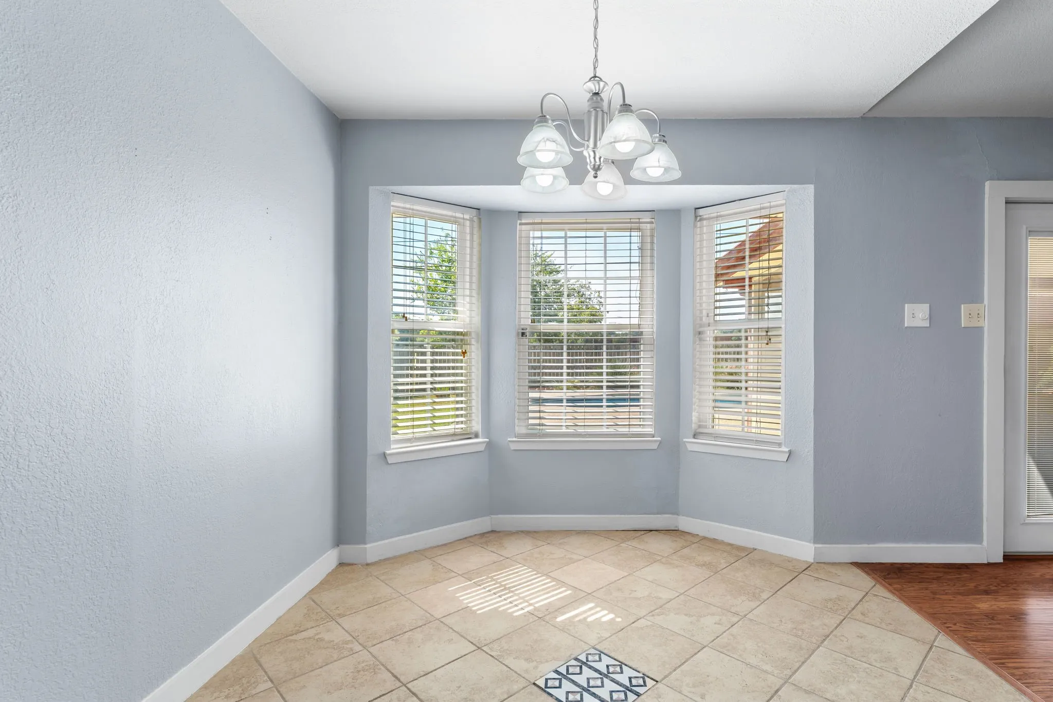 Single Family Residence For Sale in Mc Lennan County , 605 Angel Fire Drive, Hewitt, Texas 76643, 3 Bedroom, 2 Bathroom, 2 Garage spaces, 1,741 Sqft, built in 1983, mls#21373840, Real Estate Agent in Hewitt, Homes For Sale in Mc Lennan county, Homes For Sale in Hewitt, Realtor in Hewitt Texas, Real Estate Brokerage Independent Realty Texas, Luminita Cordes Realtor