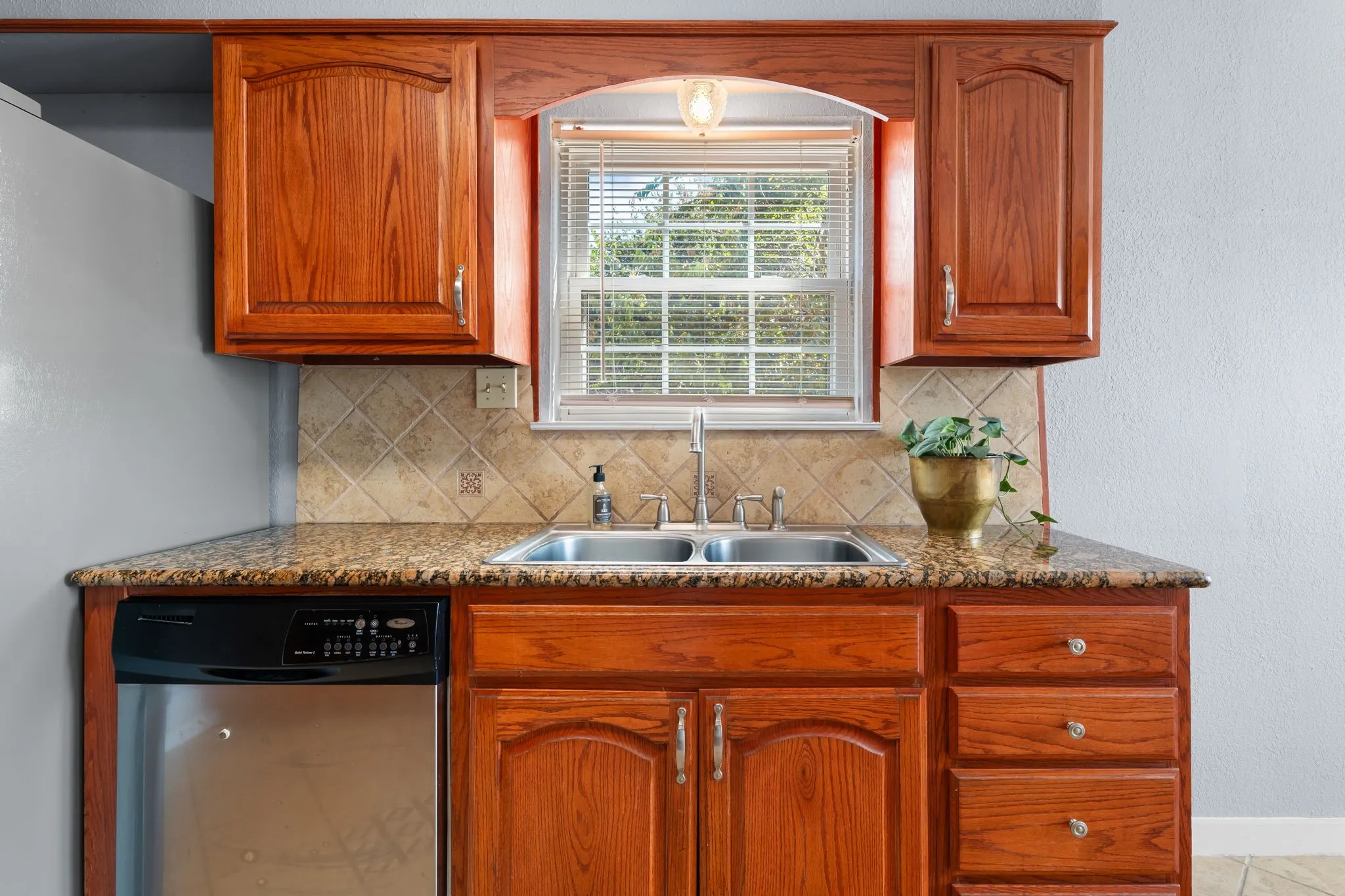 Single Family Residence For Sale in Mc Lennan County , 605 Angel Fire Drive, Hewitt, Texas 76643, 3 Bedroom, 2 Bathroom, 2 Garage spaces, 1,741 Sqft, built in 1983, mls#21373840, Real Estate Agent in Hewitt, Homes For Sale in Mc Lennan county, Homes For Sale in Hewitt, Realtor in Hewitt Texas, Real Estate Brokerage Independent Realty Texas, Luminita Cordes Realtor
