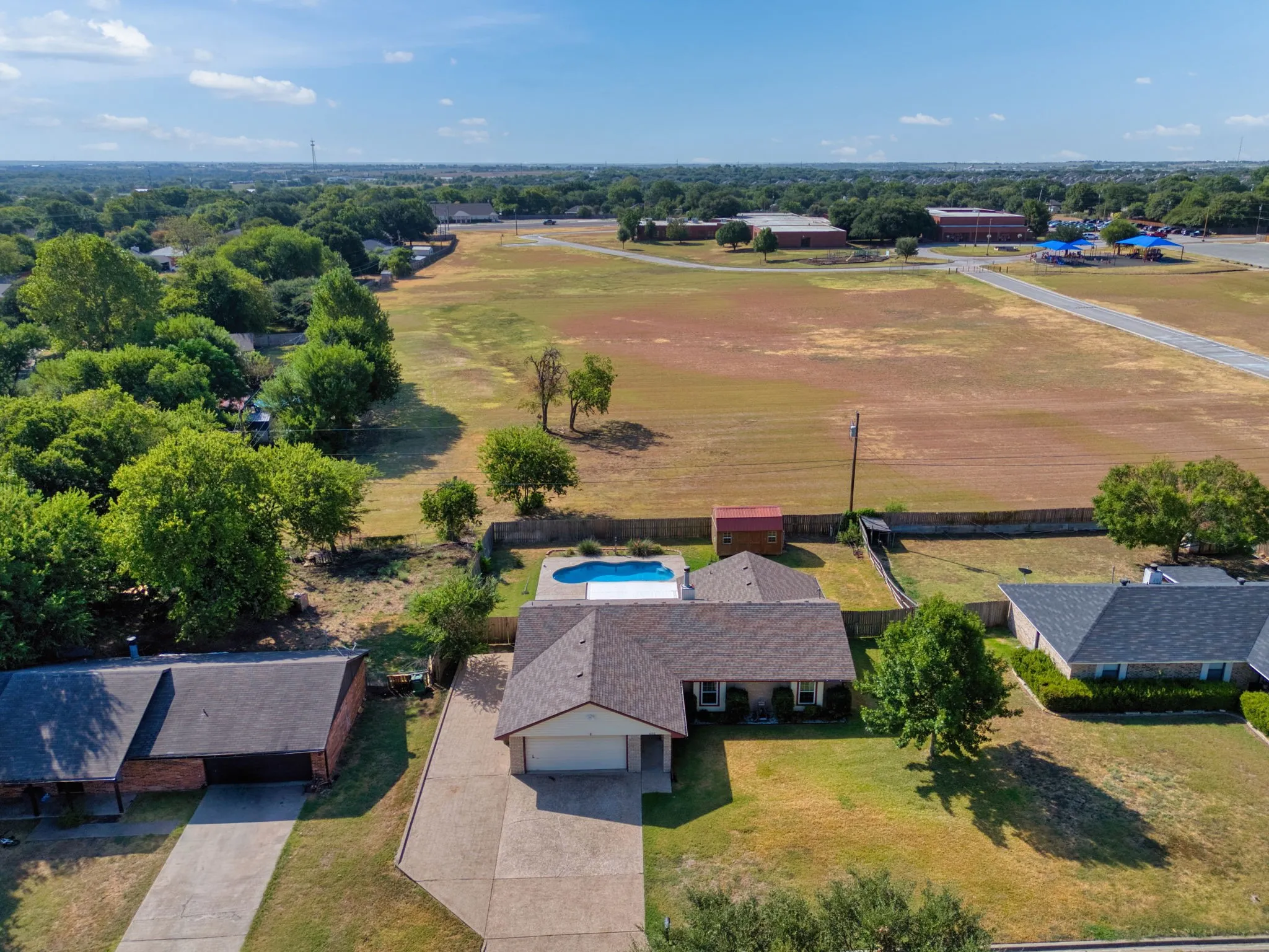 Single Family Residence For Sale in Mc Lennan County , 605 Angel Fire Drive, Hewitt, Texas 76643, 3 Bedroom, 2 Bathroom, 2 Garage spaces, 1,741 Sqft, built in 1983, mls#21373840, Real Estate Agent in Hewitt, Homes For Sale in Mc Lennan county, Homes For Sale in Hewitt, Realtor in Hewitt Texas, Real Estate Brokerage Independent Realty Texas, Luminita Cordes Realtor