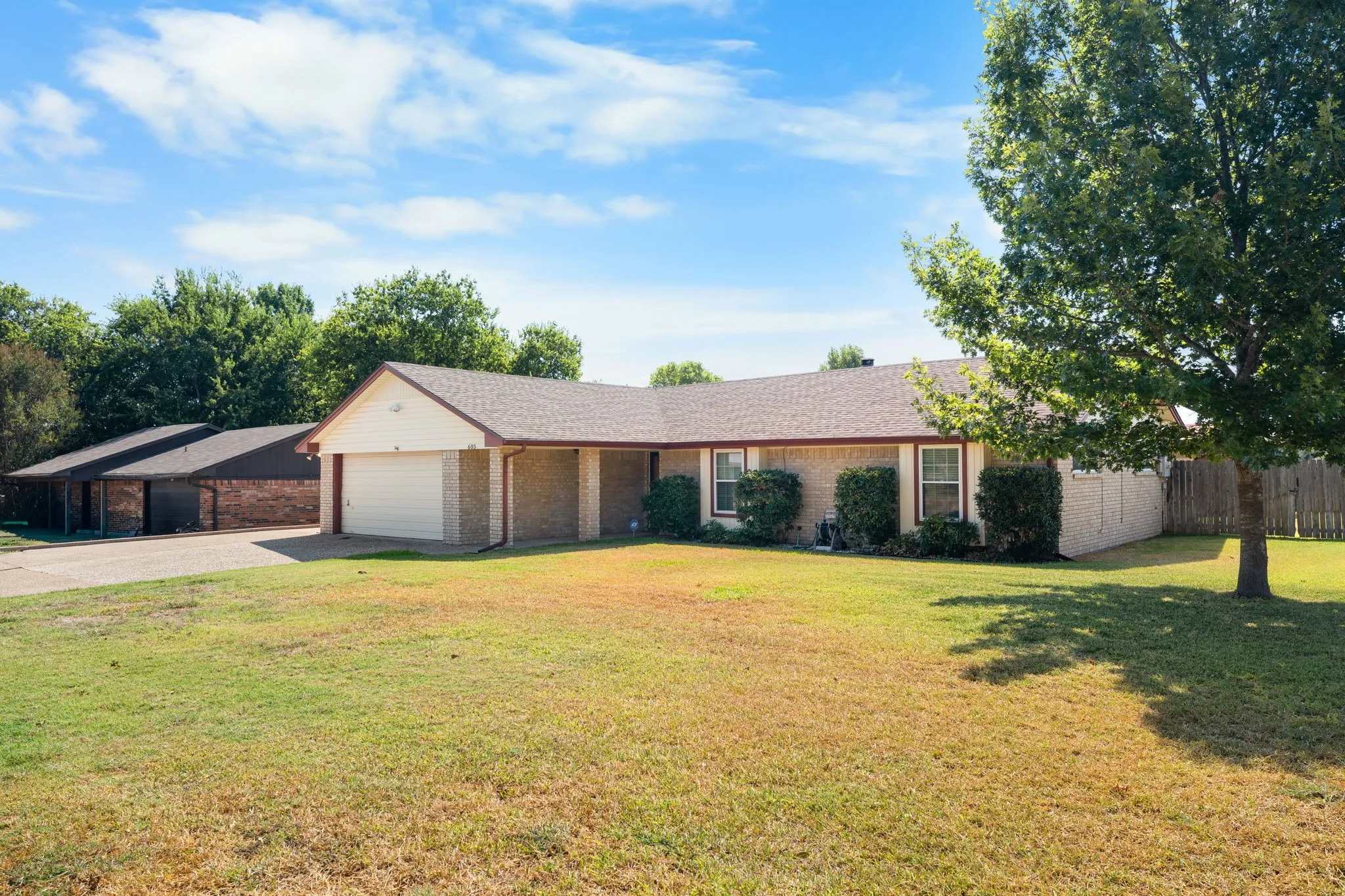 Single Family Residence For Sale in Mc Lennan County , 605 Angel Fire Drive, Hewitt, Texas 76643, 3 Bedroom, 2 Bathroom, 2 Garage spaces, 1,741 Sqft, built in 1983, mls#21373840, Real Estate Agent in Hewitt, Homes For Sale in Mc Lennan county, Homes For Sale in Hewitt, Realtor in Hewitt Texas, Real Estate Brokerage Independent Realty Texas, Luminita Cordes Realtor