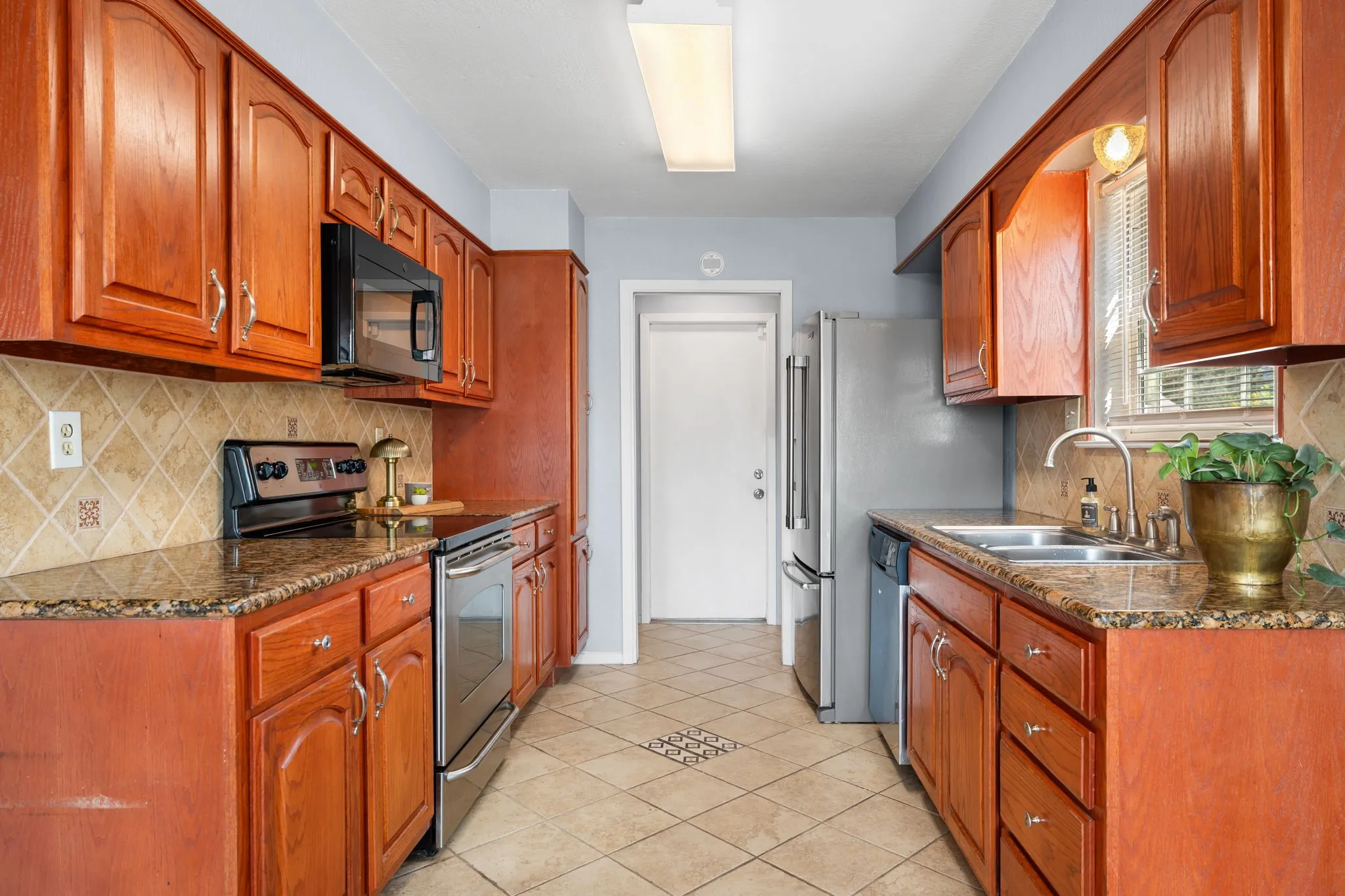 Single Family Residence For Sale in Mc Lennan County , 605 Angel Fire Drive, Hewitt, Texas 76643, 3 Bedroom, 2 Bathroom, 2 Garage spaces, 1,741 Sqft, built in 1983, mls#21373840, Real Estate Agent in Hewitt, Homes For Sale in Mc Lennan county, Homes For Sale in Hewitt, Realtor in Hewitt Texas, Real Estate Brokerage Independent Realty Texas, Luminita Cordes Realtor