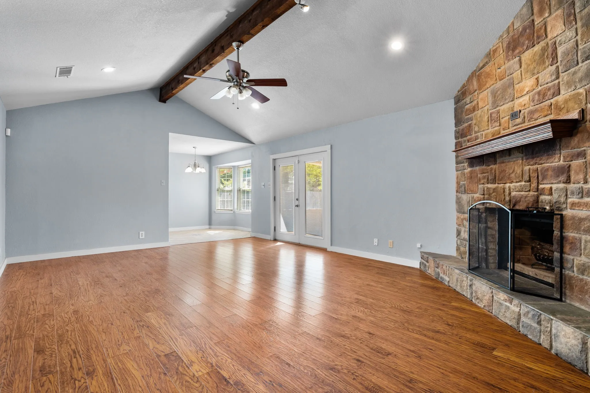 Single Family Residence For Sale in Mc Lennan County , 605 Angel Fire Drive, Hewitt, Texas 76643, 3 Bedroom, 2 Bathroom, 2 Garage spaces, 1,741 Sqft, built in 1983, mls#21373840, Real Estate Agent in Hewitt, Homes For Sale in Mc Lennan county, Homes For Sale in Hewitt, Realtor in Hewitt Texas, Real Estate Brokerage Independent Realty Texas, Luminita Cordes Realtor