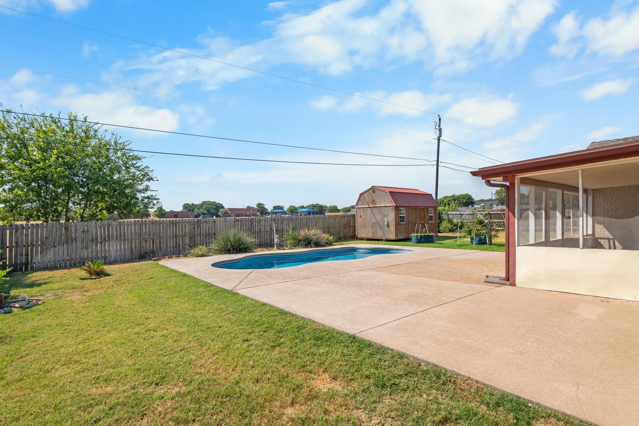 Single Family Residence For Sale in Mc Lennan County , 605 Angel Fire Drive, Hewitt, Texas 76643, 3 Bedroom, 2 Bathroom, 2 Garage spaces, 1,741 Sqft, built in 1983, mls#21373840, Real Estate Agent in Hewitt, Homes For Sale in Mc Lennan county, Homes For Sale in Hewitt, Realtor in Hewitt Texas, Real Estate Brokerage Independent Realty Texas, Luminita Cordes Realtor