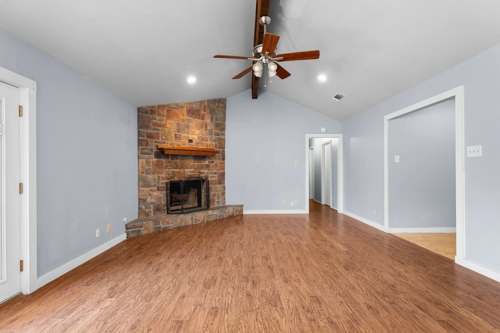 Single Family Residence For Sale in Mc Lennan County , 605 Angel Fire Drive, Hewitt, Texas 76643, 3 Bedroom, 2 Bathroom, 2 Garage spaces, 1,741 Sqft, built in 1983, mls#21373840, Real Estate Agent in Hewitt, Homes For Sale in Mc Lennan county, Homes For Sale in Hewitt, Realtor in Hewitt Texas, Real Estate Brokerage Independent Realty Texas, Luminita Cordes Realtor
