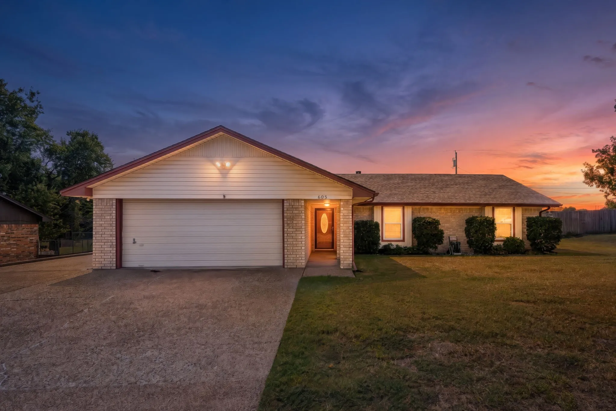 Single Family Residence For Sale in Mc Lennan County , 605 Angel Fire Drive, Hewitt, Texas 76643, 3 Bedroom, 2 Bathroom, 2 Garage spaces, 1,741 Sqft, built in 1983, mls#21373840, Real Estate Agent in Hewitt, Homes For Sale in Mc Lennan county, Homes For Sale in Hewitt, Realtor in Hewitt Texas, Real Estate Brokerage Independent Realty Texas, Luminita Cordes Realtor