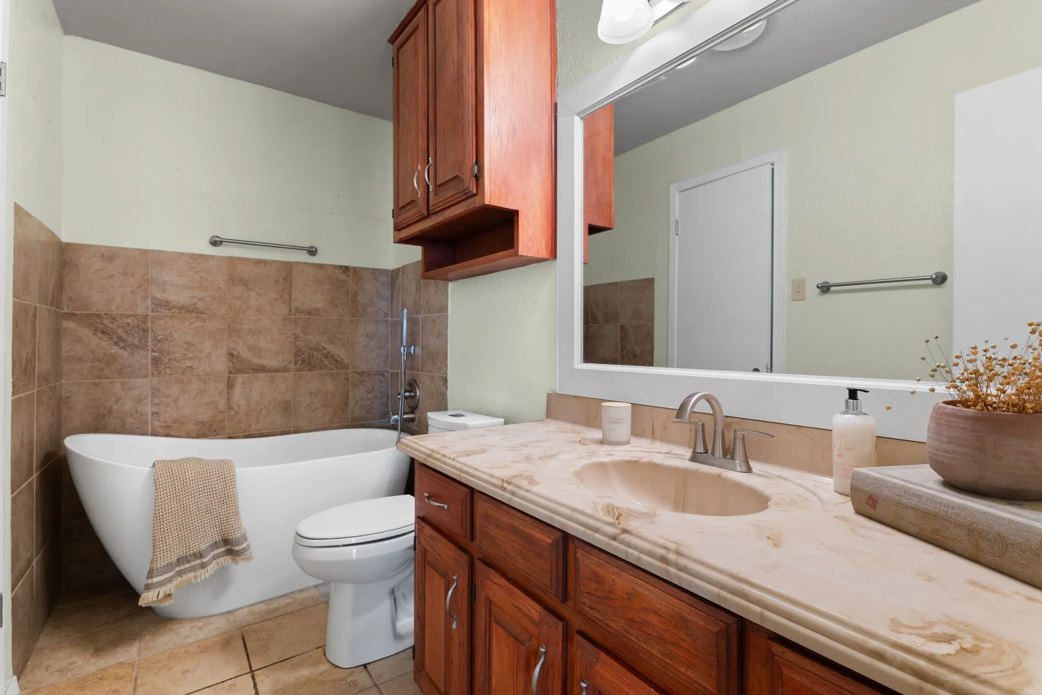 Single Family Residence For Sale in Mc Lennan County , 605 Angel Fire Drive, Hewitt, Texas 76643, 3 Bedroom, 2 Bathroom, 2 Garage spaces, 1,741 Sqft, built in 1983, mls#21373840, Real Estate Agent in Hewitt, Homes For Sale in Mc Lennan county, Homes For Sale in Hewitt, Realtor in Hewitt Texas, Real Estate Brokerage Independent Realty Texas, Luminita Cordes Realtor