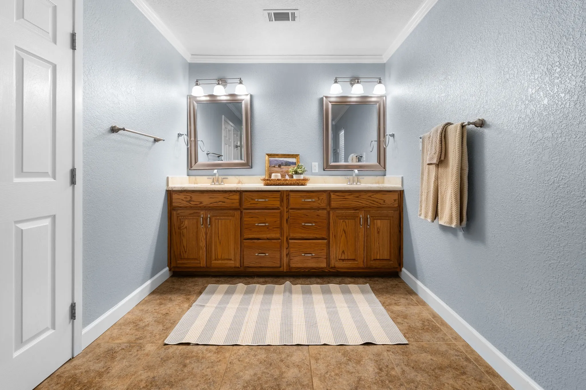 Single Family Residence For Sale in Mc Lennan County , 605 Angel Fire Drive, Hewitt, Texas 76643, 3 Bedroom, 2 Bathroom, 2 Garage spaces, 1,741 Sqft, built in 1983, mls#21373840, Real Estate Agent in Hewitt, Homes For Sale in Mc Lennan county, Homes For Sale in Hewitt, Realtor in Hewitt Texas, Real Estate Brokerage Independent Realty Texas, Luminita Cordes Realtor