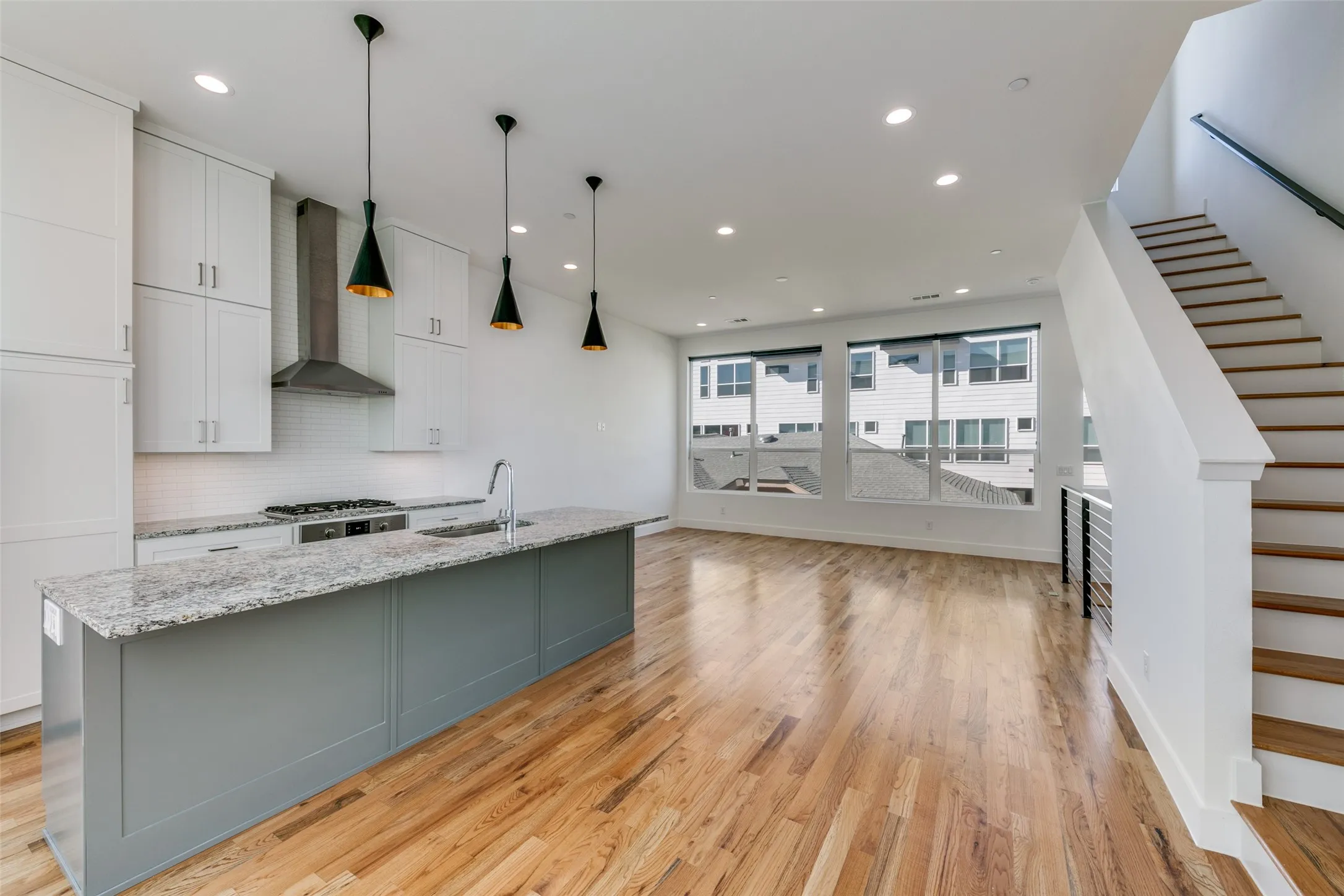 Townhouse For Rent in Dallas County , 5927 Lindell Avenue 104, Dallas, Texas 75206, 2 Bedroom, 3 Bathroom, 2 Garage spaces, 1,440 Sqft, built in 2019, mls#21374265, Real Estate Agent in Dallas, Homes For Rent in Dallas county, Homes For Rent in Dallas, Realtor in Dallas Texas, Real Estate Brokerage Independent Realty Texas, Luminita Cordes Realtor