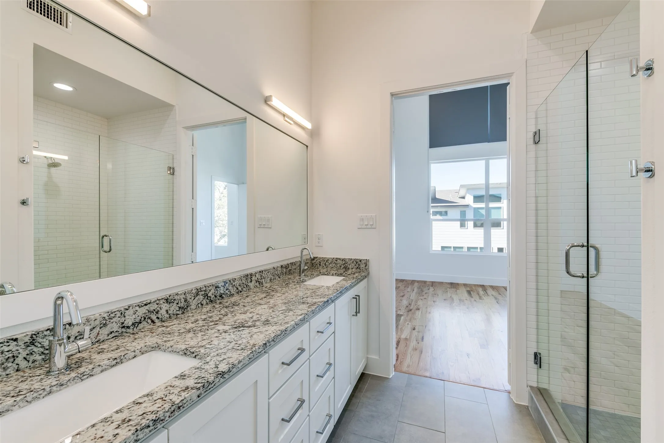 Townhouse For Rent in Dallas County , 5927 Lindell Avenue 104, Dallas, Texas 75206, 2 Bedroom, 3 Bathroom, 2 Garage spaces, 1,440 Sqft, built in 2019, mls#21374265, Real Estate Agent in Dallas, Homes For Rent in Dallas county, Homes For Rent in Dallas, Realtor in Dallas Texas, Real Estate Brokerage Independent Realty Texas, Luminita Cordes Realtor
