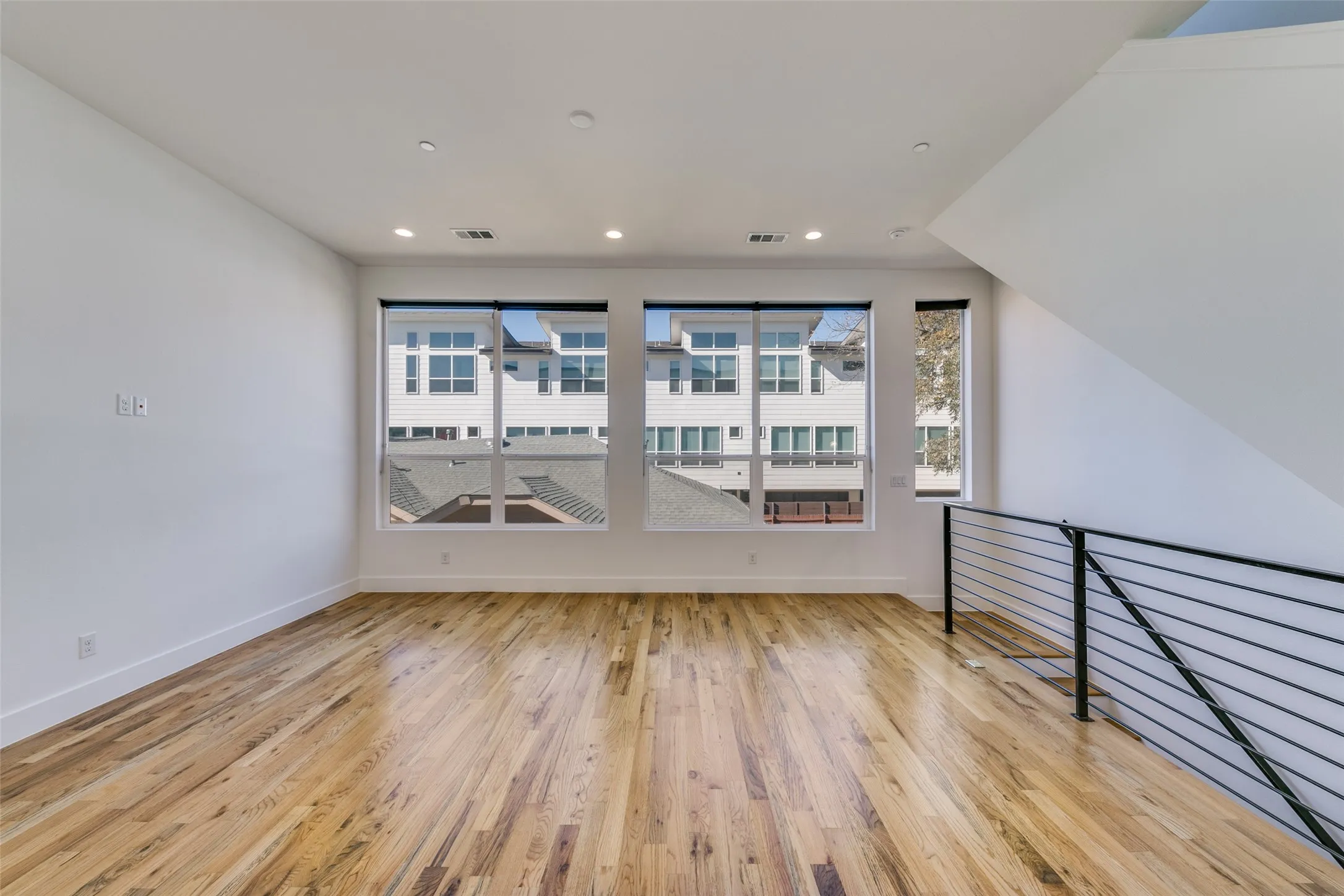 Townhouse For Rent in Dallas County , 5927 Lindell Avenue 104, Dallas, Texas 75206, 2 Bedroom, 3 Bathroom, 2 Garage spaces, 1,440 Sqft, built in 2019, mls#21374265, Real Estate Agent in Dallas, Homes For Rent in Dallas county, Homes For Rent in Dallas, Realtor in Dallas Texas, Real Estate Brokerage Independent Realty Texas, Luminita Cordes Realtor