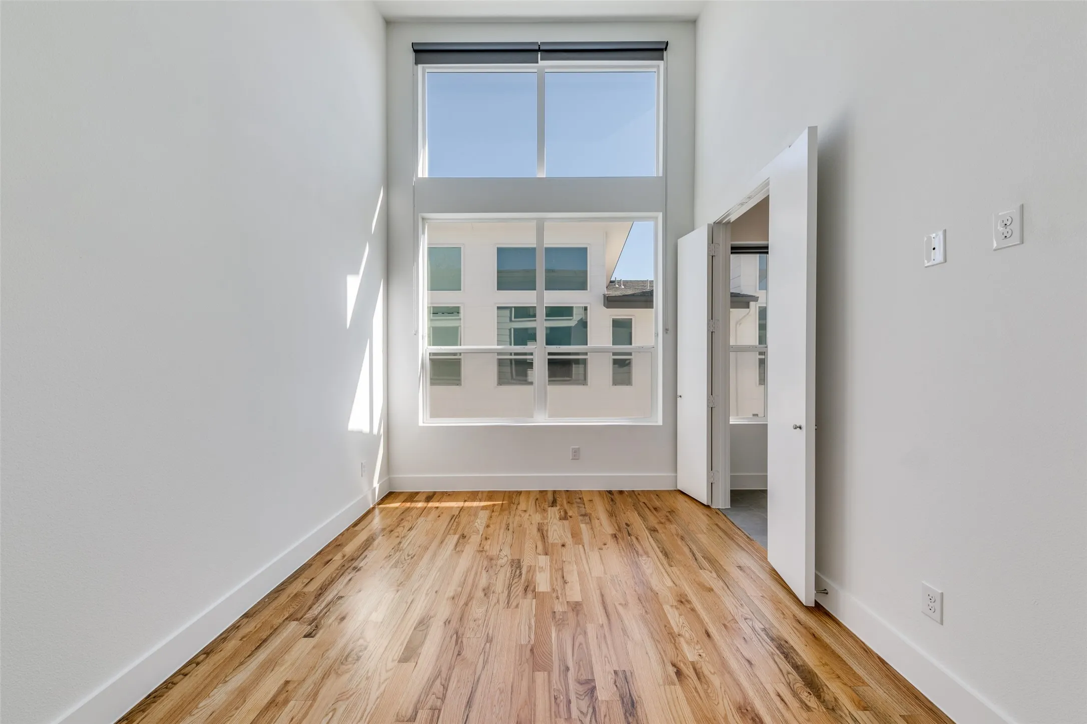 Townhouse For Rent in Dallas County , 5927 Lindell Avenue 104, Dallas, Texas 75206, 2 Bedroom, 3 Bathroom, 2 Garage spaces, 1,440 Sqft, built in 2019, mls#21374265, Real Estate Agent in Dallas, Homes For Rent in Dallas county, Homes For Rent in Dallas, Realtor in Dallas Texas, Real Estate Brokerage Independent Realty Texas, Luminita Cordes Realtor