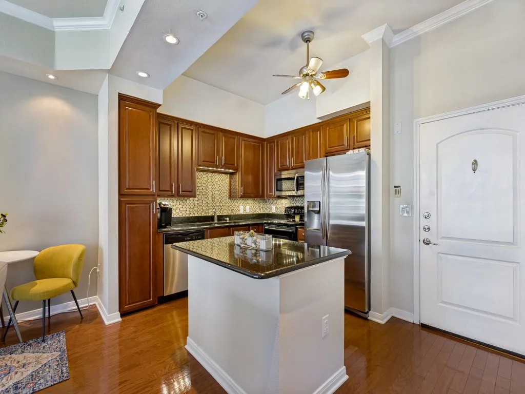 Condominium For Sale in Dallas County , 3225 Turtle Creek Boulevard 318, Dallas, Texas 75219, 1 Bedroom, 1 Bathroom, 2 Garage spaces, 834 Sqft, built in 1998, mls#21374192, Real Estate Agent in Dallas, Homes For Sale in Dallas county, Homes For Sale in Dallas, Realtor in Dallas Texas, Real Estate Brokerage Independent Realty Texas, Luminita Cordes Realtor