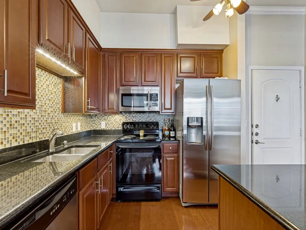 Condominium For Sale in Dallas County , 3225 Turtle Creek Boulevard 318, Dallas, Texas 75219, 1 Bedroom, 1 Bathroom, 2 Garage spaces, 834 Sqft, built in 1998, mls#21374192, Real Estate Agent in Dallas, Homes For Sale in Dallas county, Homes For Sale in Dallas, Realtor in Dallas Texas, Real Estate Brokerage Independent Realty Texas, Luminita Cordes Realtor