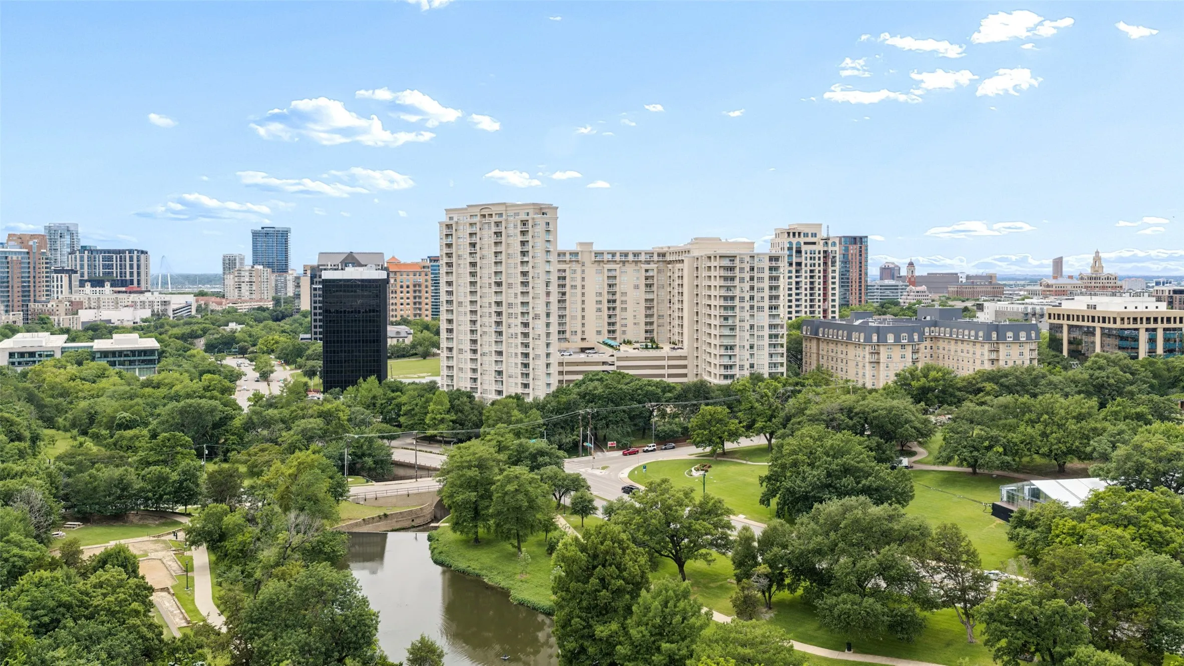 Condominium For Sale in Dallas County , 3225 Turtle Creek Boulevard 318, Dallas, Texas 75219, 1 Bedroom, 1 Bathroom, 2 Garage spaces, 834 Sqft, built in 1998, mls#21374192, Real Estate Agent in Dallas, Homes For Sale in Dallas county, Homes For Sale in Dallas, Realtor in Dallas Texas, Real Estate Brokerage Independent Realty Texas, Luminita Cordes Realtor