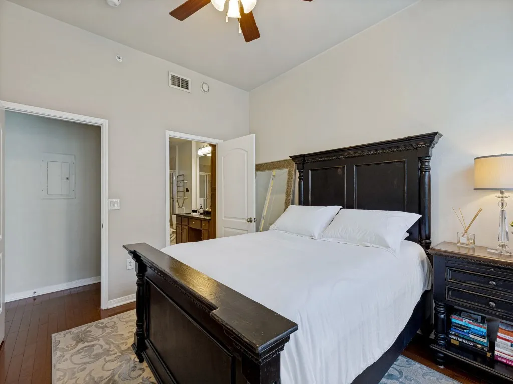 Condominium For Sale in Dallas County , 3225 Turtle Creek Boulevard 318, Dallas, Texas 75219, 1 Bedroom, 1 Bathroom, 2 Garage spaces, 834 Sqft, built in 1998, mls#21374192, Real Estate Agent in Dallas, Homes For Sale in Dallas county, Homes For Sale in Dallas, Realtor in Dallas Texas, Real Estate Brokerage Independent Realty Texas, Luminita Cordes Realtor
