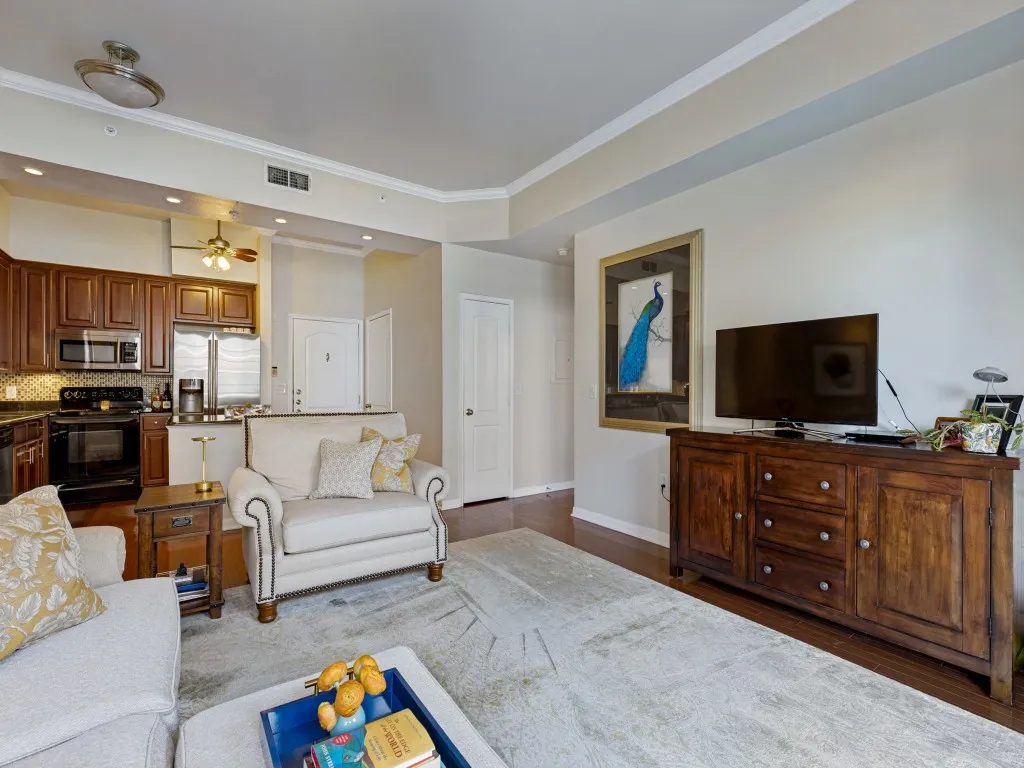 Condominium For Sale in Dallas County , 3225 Turtle Creek Boulevard 318, Dallas, Texas 75219, 1 Bedroom, 1 Bathroom, 2 Garage spaces, 834 Sqft, built in 1998, mls#21374192, Real Estate Agent in Dallas, Homes For Sale in Dallas county, Homes For Sale in Dallas, Realtor in Dallas Texas, Real Estate Brokerage Independent Realty Texas, Luminita Cordes Realtor