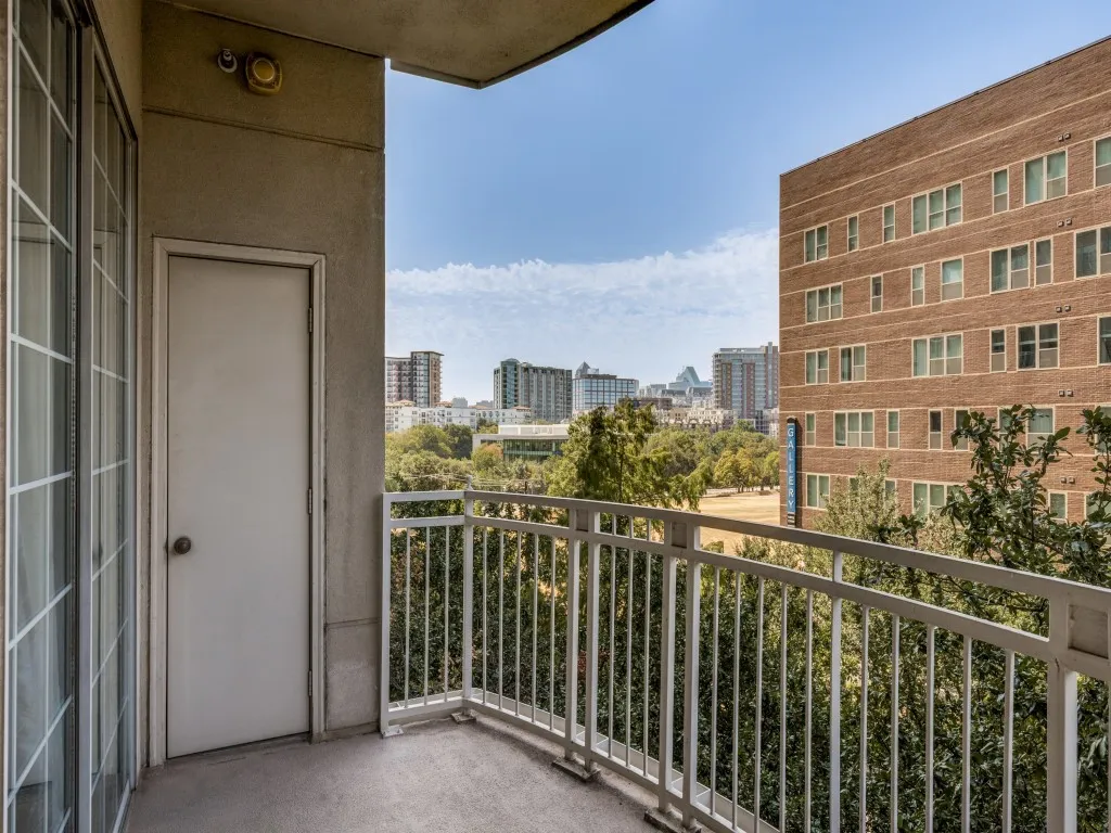 Condominium For Sale in Dallas County , 3225 Turtle Creek Boulevard 318, Dallas, Texas 75219, 1 Bedroom, 1 Bathroom, 2 Garage spaces, 834 Sqft, built in 1998, mls#21374192, Real Estate Agent in Dallas, Homes For Sale in Dallas county, Homes For Sale in Dallas, Realtor in Dallas Texas, Real Estate Brokerage Independent Realty Texas, Luminita Cordes Realtor