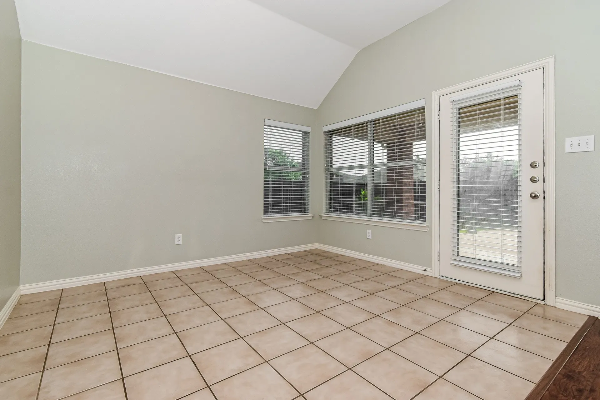 Single Family Residence For Rent in Collin County , 1204 Lost Valley Drive, Royse City, Texas 75189, 3 Bedroom, 3 Bathroom, 1 Garage spaces, 2,256 Sqft, built in 2006, mls#21374275, Real Estate Agent in Royse City, Homes For Rent in Collin county, Homes For Rent in Royse City, Realtor in Royse City Texas, Real Estate Brokerage Independent Realty Texas, Luminita Cordes Realtor