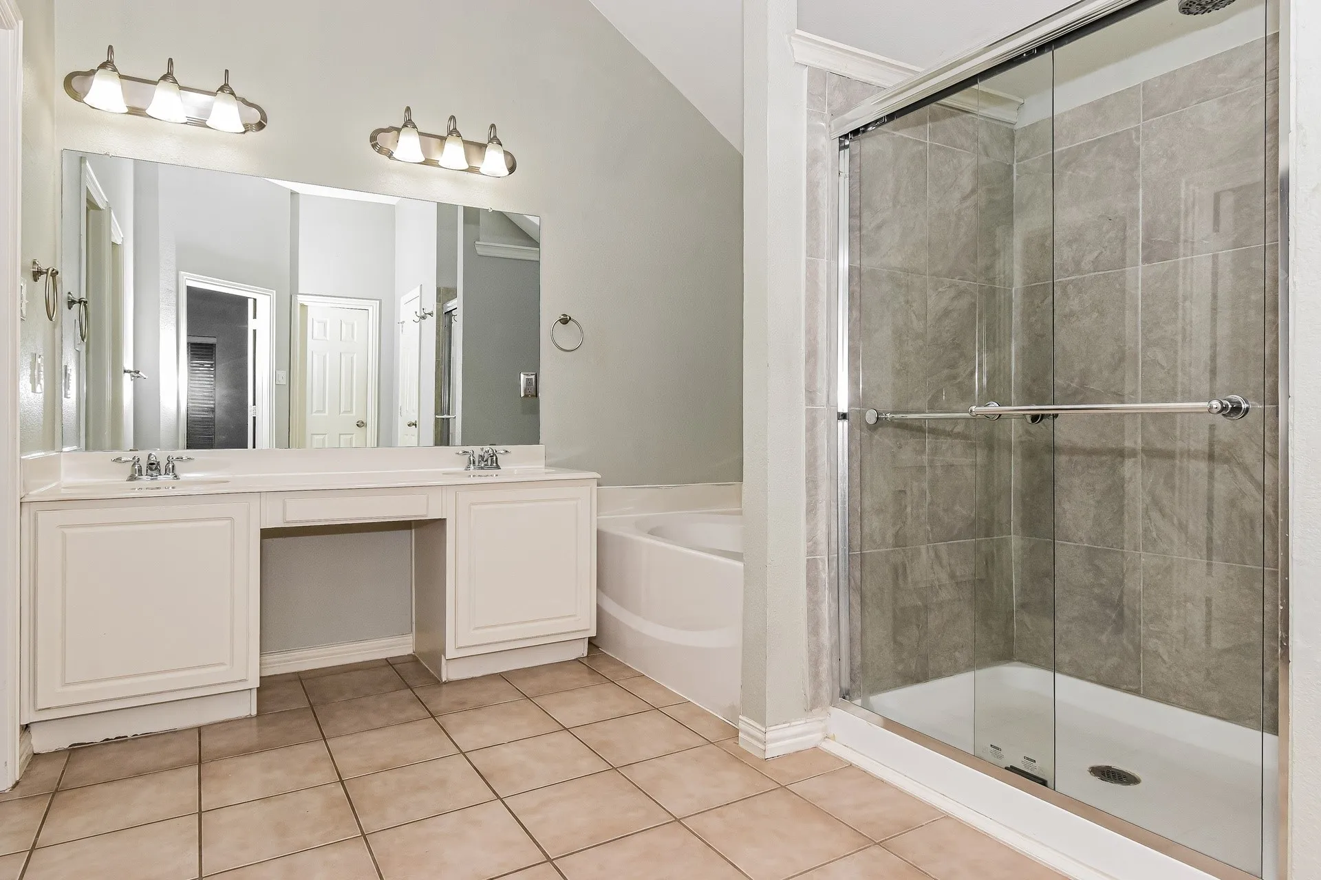 Single Family Residence For Rent in Collin County , 1204 Lost Valley Drive, Royse City, Texas 75189, 3 Bedroom, 3 Bathroom, 1 Garage spaces, 2,256 Sqft, built in 2006, mls#21374275, Real Estate Agent in Royse City, Homes For Rent in Collin county, Homes For Rent in Royse City, Realtor in Royse City Texas, Real Estate Brokerage Independent Realty Texas, Luminita Cordes Realtor