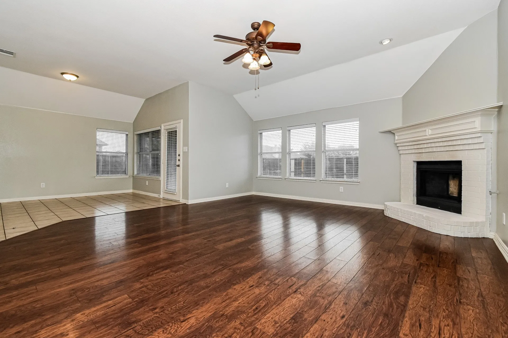 Single Family Residence For Rent in Collin County , 1204 Lost Valley Drive, Royse City, Texas 75189, 3 Bedroom, 3 Bathroom, 1 Garage spaces, 2,256 Sqft, built in 2006, mls#21374275, Real Estate Agent in Royse City, Homes For Rent in Collin county, Homes For Rent in Royse City, Realtor in Royse City Texas, Real Estate Brokerage Independent Realty Texas, Luminita Cordes Realtor