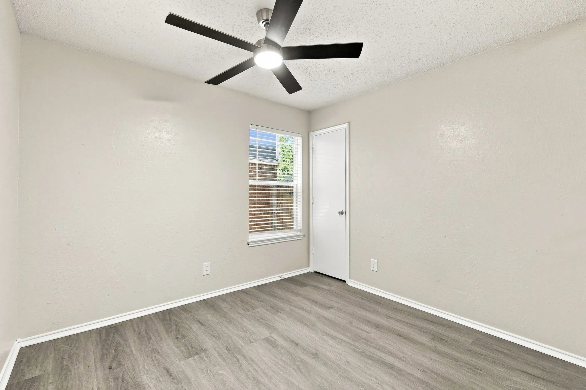 Quadruplex For Rent in Tarrant County , 8133 Foxfire Lane C, White Settlement, Texas 76108, 3 Bedroom, 2 Bathroom, Garage spaces, 1,030 Sqft, built in 1985, mls#21374287, Real Estate Agent in White Settlement, Homes For Rent in Tarrant county, Homes For Rent in White Settlement, Realtor in White Settlement Texas, Real Estate Brokerage Independent Realty Texas, Luminita Cordes Realtor