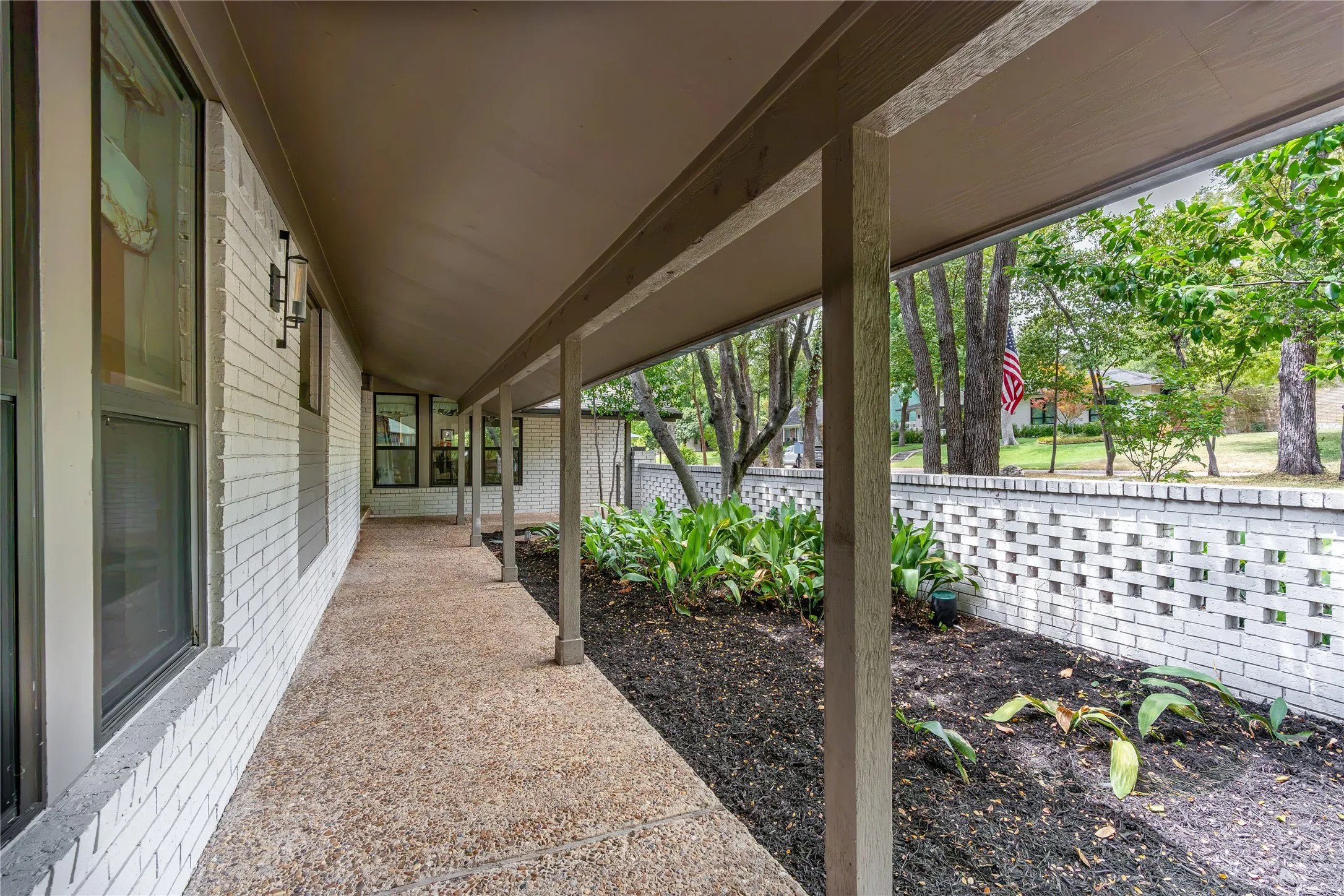 Single Family Residence For Sale in Dallas County , 8242 San Cristobal Drive, Dallas, Texas 75218, 4 Bedroom, 4 Bathroom, 2 Garage spaces, 2,768 Sqft, built in 1969, mls#21374292, Real Estate Agent in Dallas, Homes For Sale in Dallas county, Homes For Sale in Dallas, Realtor in Dallas Texas, Real Estate Brokerage Independent Realty Texas, Luminita Cordes Realtor