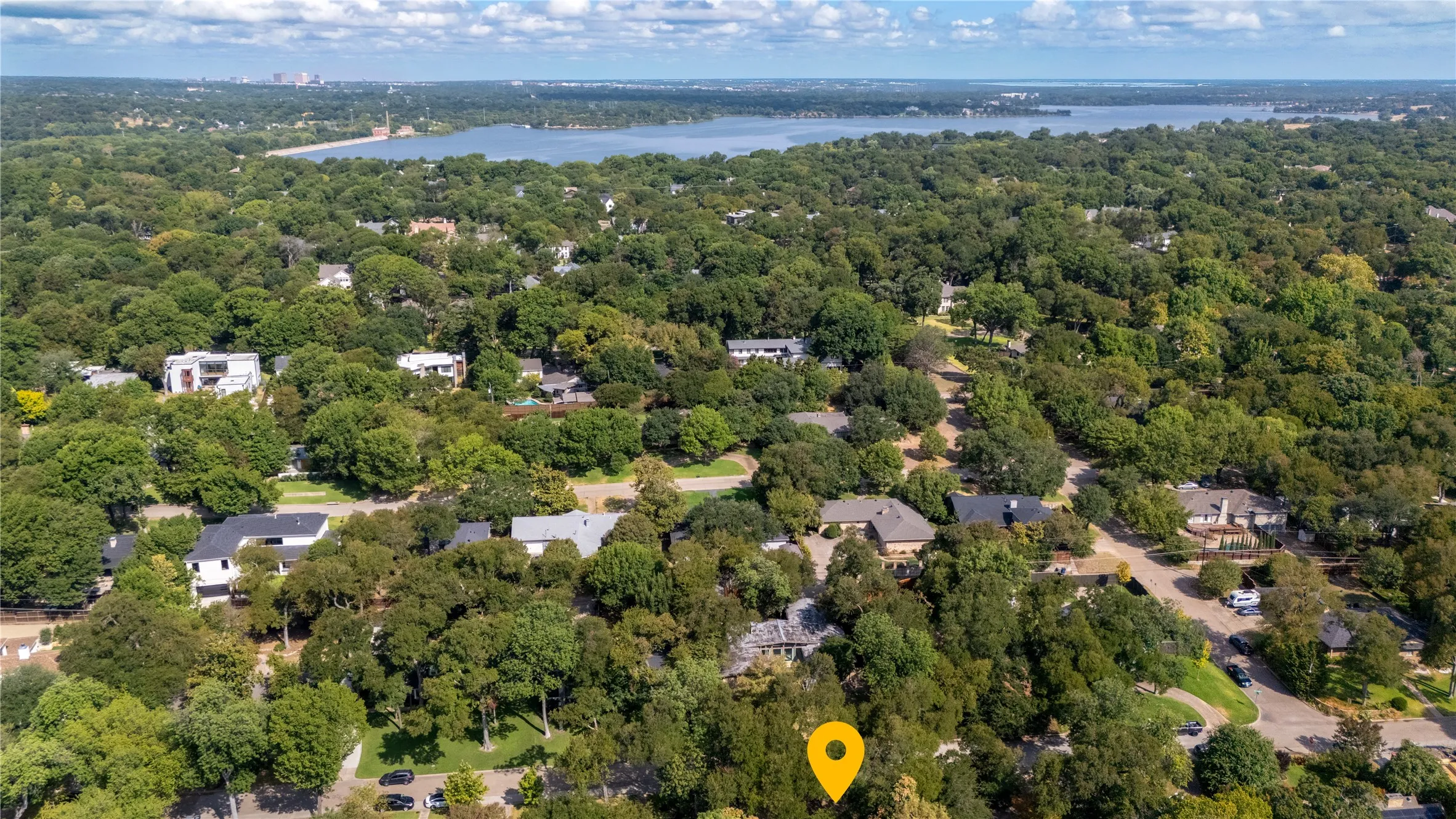 Single Family Residence For Sale in Dallas County , 8242 San Cristobal Drive, Dallas, Texas 75218, 4 Bedroom, 4 Bathroom, 2 Garage spaces, 2,768 Sqft, built in 1969, mls#21374292, Real Estate Agent in Dallas, Homes For Sale in Dallas county, Homes For Sale in Dallas, Realtor in Dallas Texas, Real Estate Brokerage Independent Realty Texas, Luminita Cordes Realtor