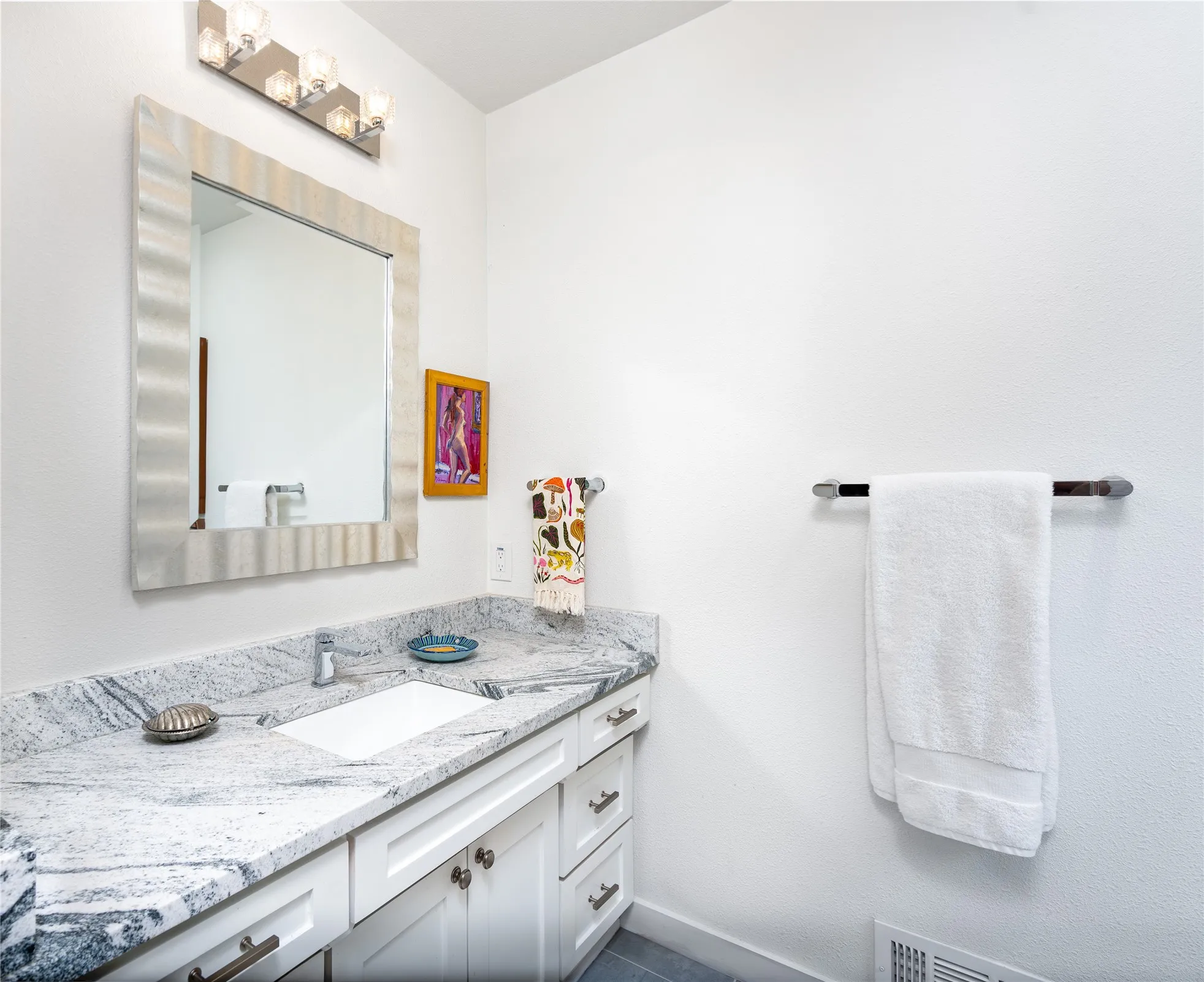 Single Family Residence For Sale in Dallas County , 8242 San Cristobal Drive, Dallas, Texas 75218, 4 Bedroom, 4 Bathroom, 2 Garage spaces, 2,768 Sqft, built in 1969, mls#21374292, Real Estate Agent in Dallas, Homes For Sale in Dallas county, Homes For Sale in Dallas, Realtor in Dallas Texas, Real Estate Brokerage Independent Realty Texas, Luminita Cordes Realtor