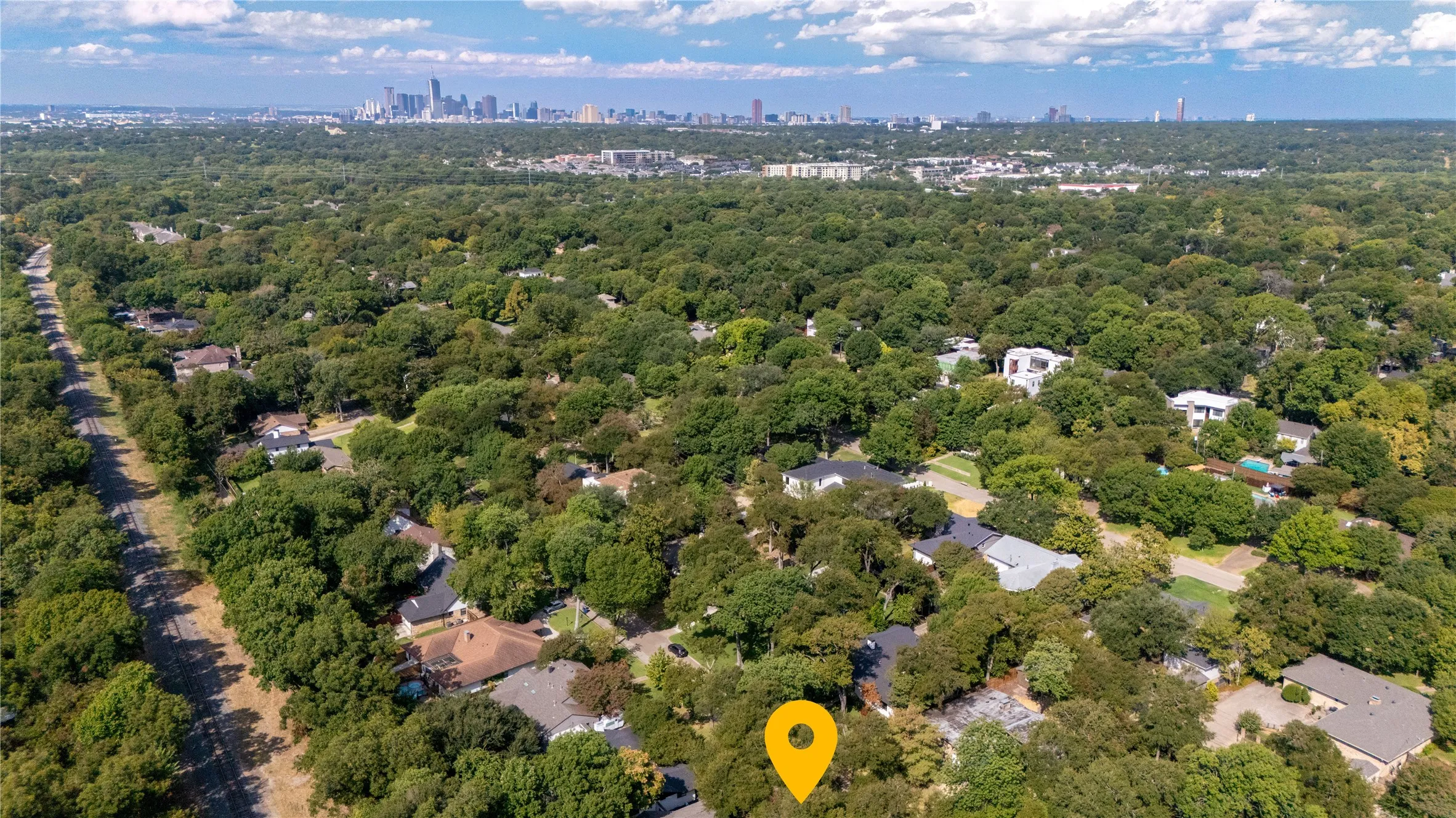 Single Family Residence For Sale in Dallas County , 8242 San Cristobal Drive, Dallas, Texas 75218, 4 Bedroom, 4 Bathroom, 2 Garage spaces, 2,768 Sqft, built in 1969, mls#21374292, Real Estate Agent in Dallas, Homes For Sale in Dallas county, Homes For Sale in Dallas, Realtor in Dallas Texas, Real Estate Brokerage Independent Realty Texas, Luminita Cordes Realtor