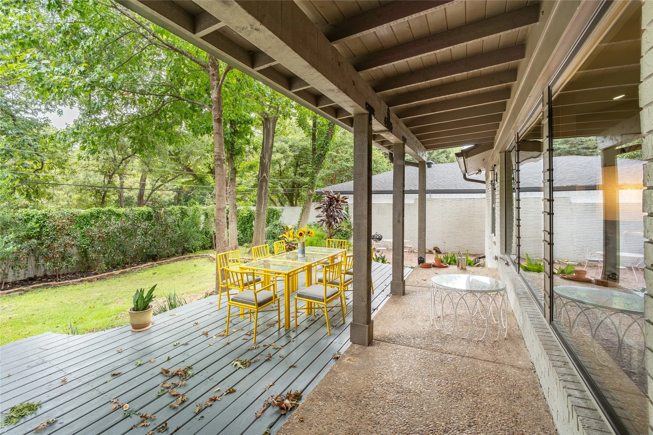 Single Family Residence For Sale in Dallas County , 8242 San Cristobal Drive, Dallas, Texas 75218, 4 Bedroom, 4 Bathroom, 2 Garage spaces, 2,768 Sqft, built in 1969, mls#21374292, Real Estate Agent in Dallas, Homes For Sale in Dallas county, Homes For Sale in Dallas, Realtor in Dallas Texas, Real Estate Brokerage Independent Realty Texas, Luminita Cordes Realtor