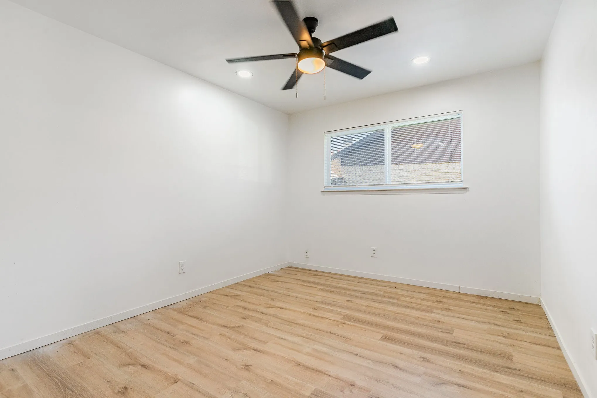 Unfurnished room featuring light wood-type flooring and ceiling fan