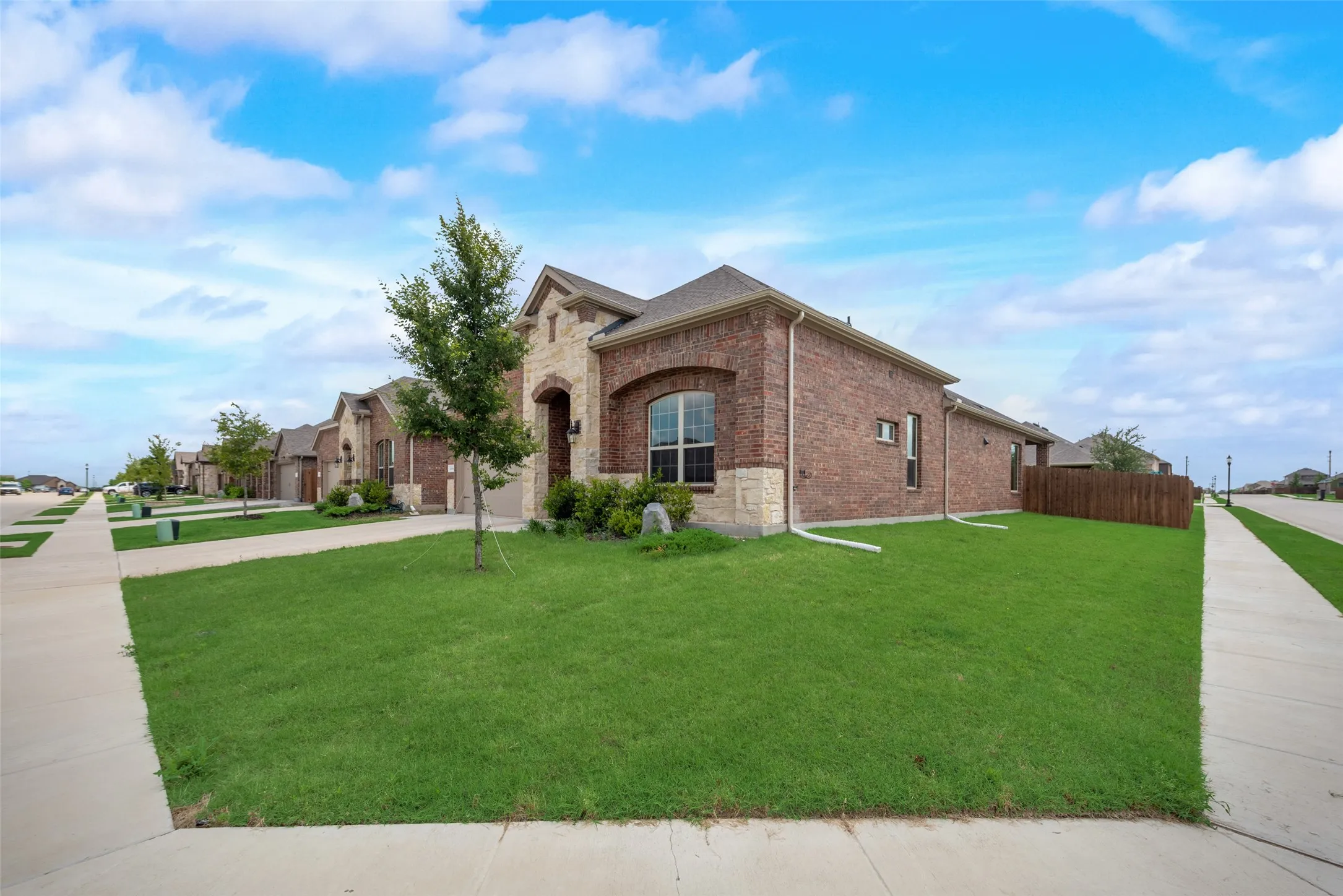 View of front facade featuring a front yard and a garage