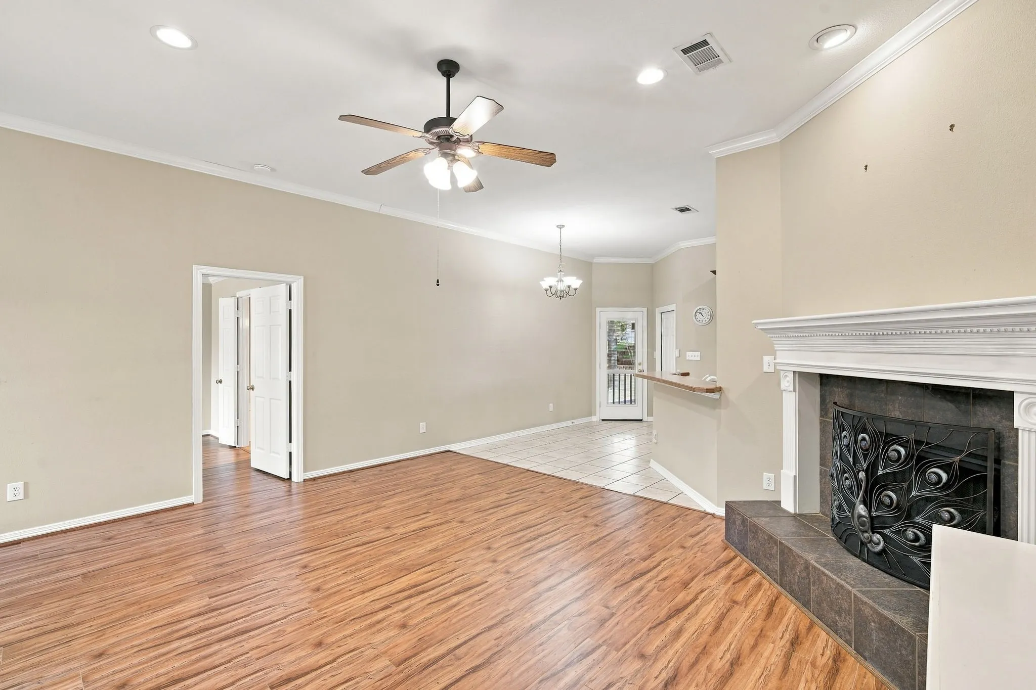 Single Family Residence For Sale in Dallas County , 925 Cresthill Drive 37B, Cedar Hill, Texas 75104, 2 Bedroom, 2 Bathroom, 2 Garage spaces, 1,239 Sqft, built in 2004, mls#21358719, Real Estate Agent in Cedar Hill, Homes For Sale in Dallas county, Homes For Sale in Cedar Hill, Realtor in Cedar Hill Texas, Real Estate Brokerage Independent Realty Texas, Luminita Cordes Realtor