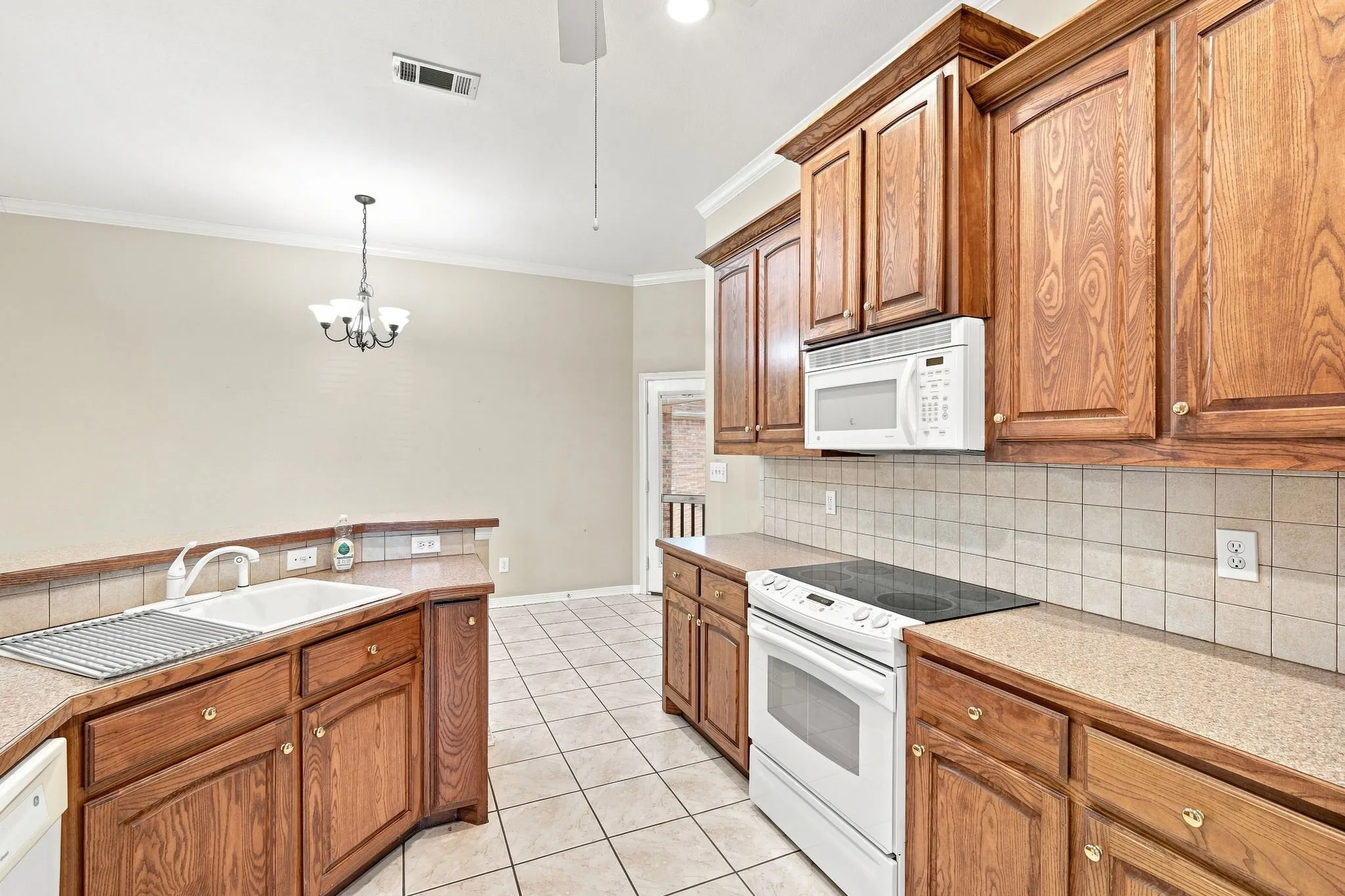 Single Family Residence For Sale in Dallas County , 925 Cresthill Drive 37B, Cedar Hill, Texas 75104, 2 Bedroom, 2 Bathroom, 2 Garage spaces, 1,239 Sqft, built in 2004, mls#21358719, Real Estate Agent in Cedar Hill, Homes For Sale in Dallas county, Homes For Sale in Cedar Hill, Realtor in Cedar Hill Texas, Real Estate Brokerage Independent Realty Texas, Luminita Cordes Realtor