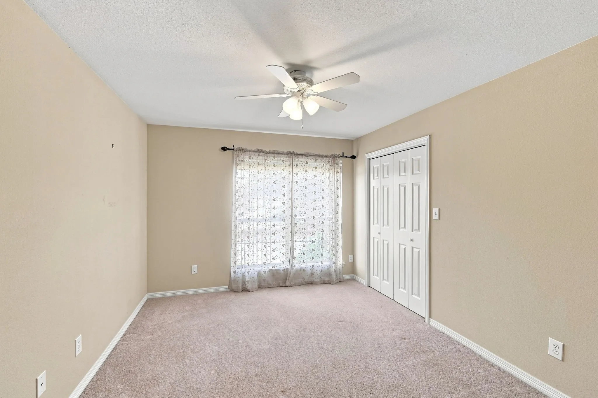 Single Family Residence For Sale in Dallas County , 925 Cresthill Drive 37B, Cedar Hill, Texas 75104, 2 Bedroom, 2 Bathroom, 2 Garage spaces, 1,239 Sqft, built in 2004, mls#21358719, Real Estate Agent in Cedar Hill, Homes For Sale in Dallas county, Homes For Sale in Cedar Hill, Realtor in Cedar Hill Texas, Real Estate Brokerage Independent Realty Texas, Luminita Cordes Realtor