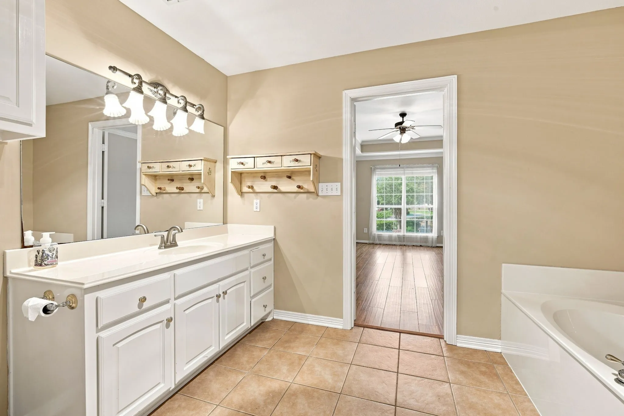 Single Family Residence For Sale in Dallas County , 925 Cresthill Drive 37B, Cedar Hill, Texas 75104, 2 Bedroom, 2 Bathroom, 2 Garage spaces, 1,239 Sqft, built in 2004, mls#21358719, Real Estate Agent in Cedar Hill, Homes For Sale in Dallas county, Homes For Sale in Cedar Hill, Realtor in Cedar Hill Texas, Real Estate Brokerage Independent Realty Texas, Luminita Cordes Realtor